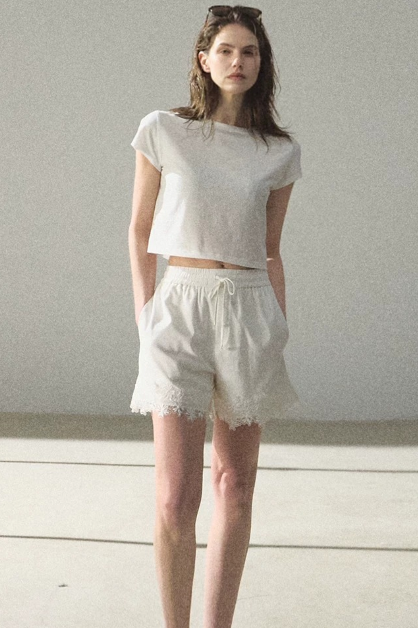 Lyocell-Spitzenhose mit weitem Bein