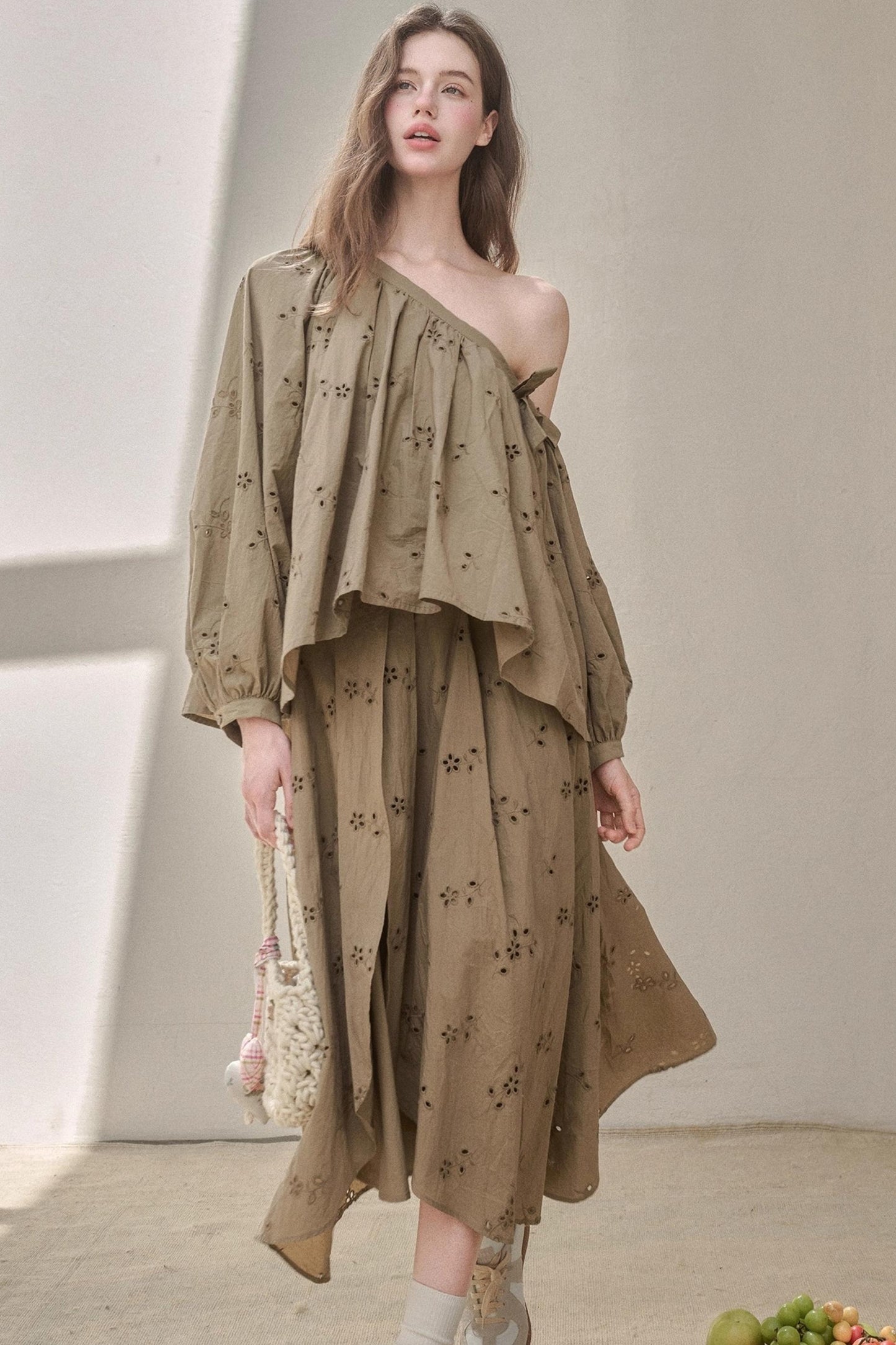 Embroidery Elegant Slanted Shoulder Skirt Set-Up