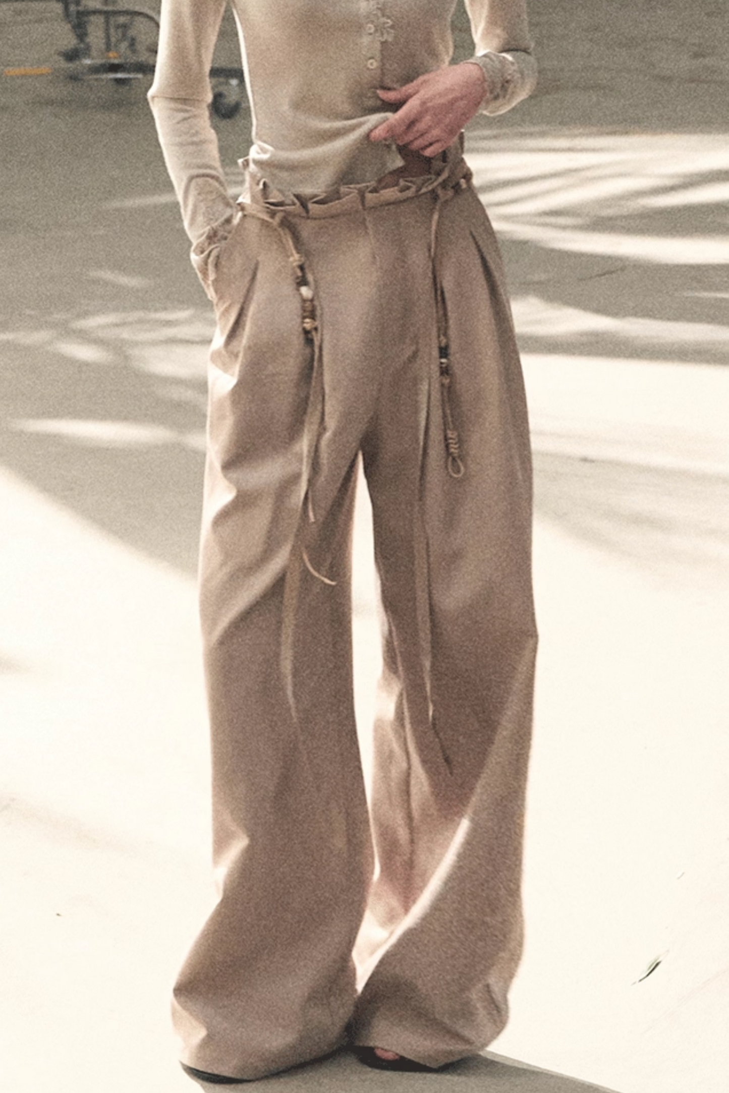 Lange Hose aus plissiertem Mikro-Samt