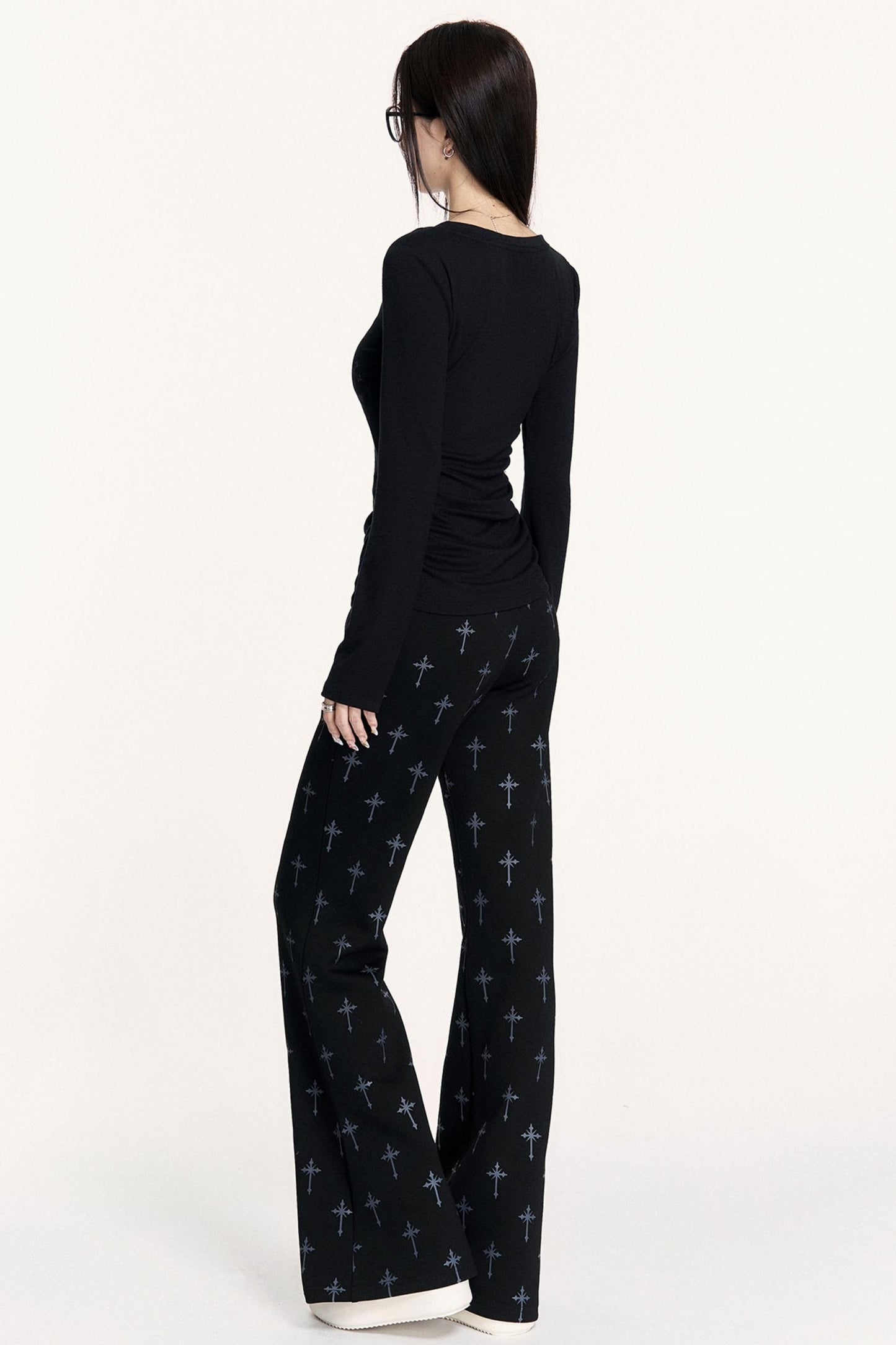 V-Neck Print Long-Sleeved T-Shirt