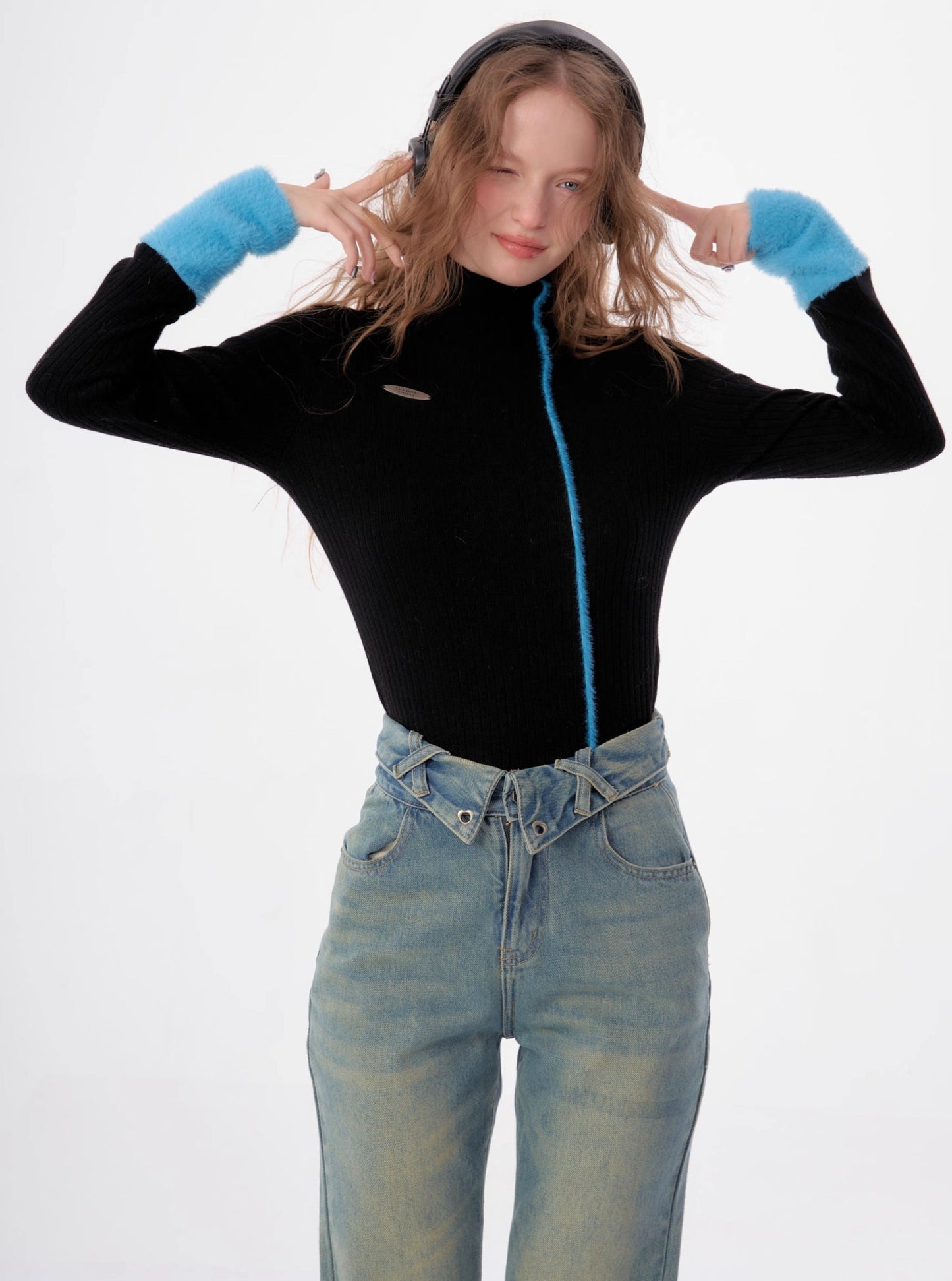 Slim turtleneck knitted top