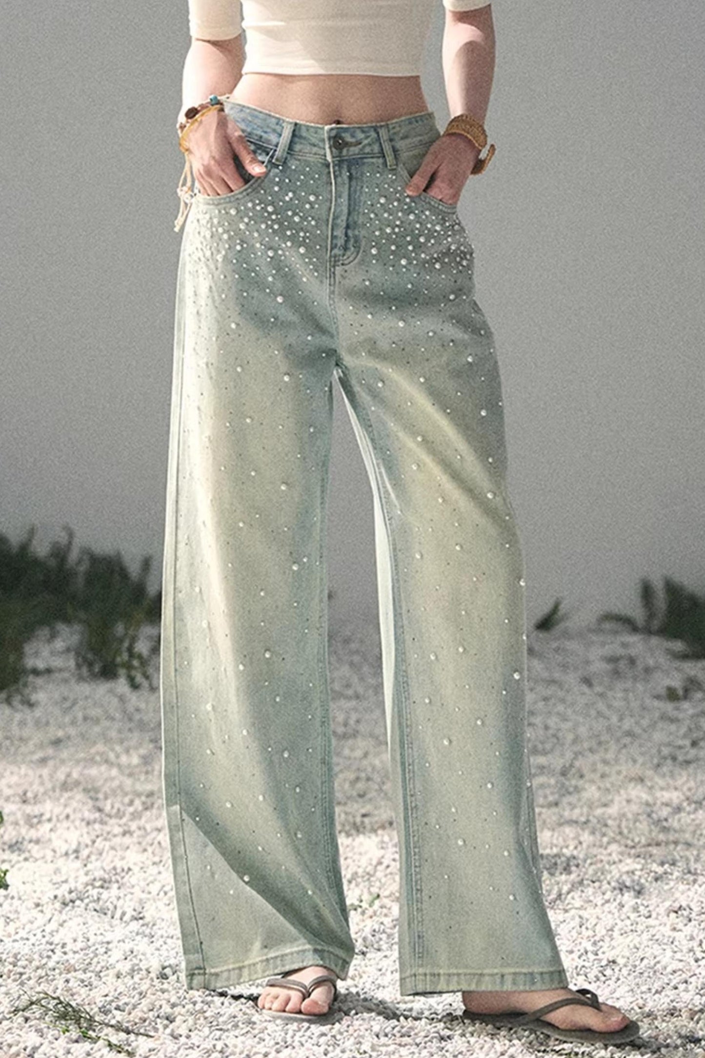 Pantalon en jean bleu clair perlé