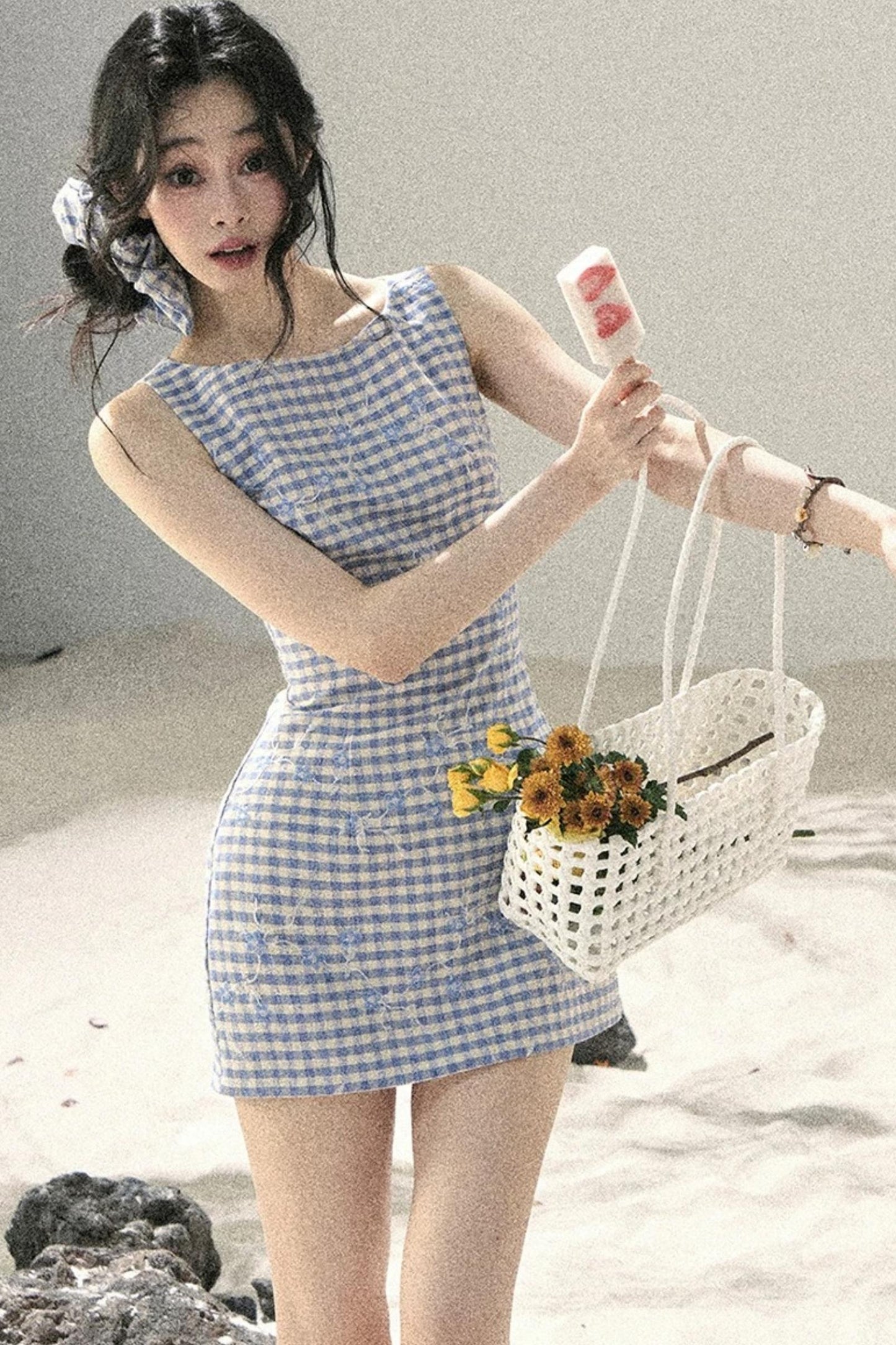 Robe d’été à carreaux avec broderie