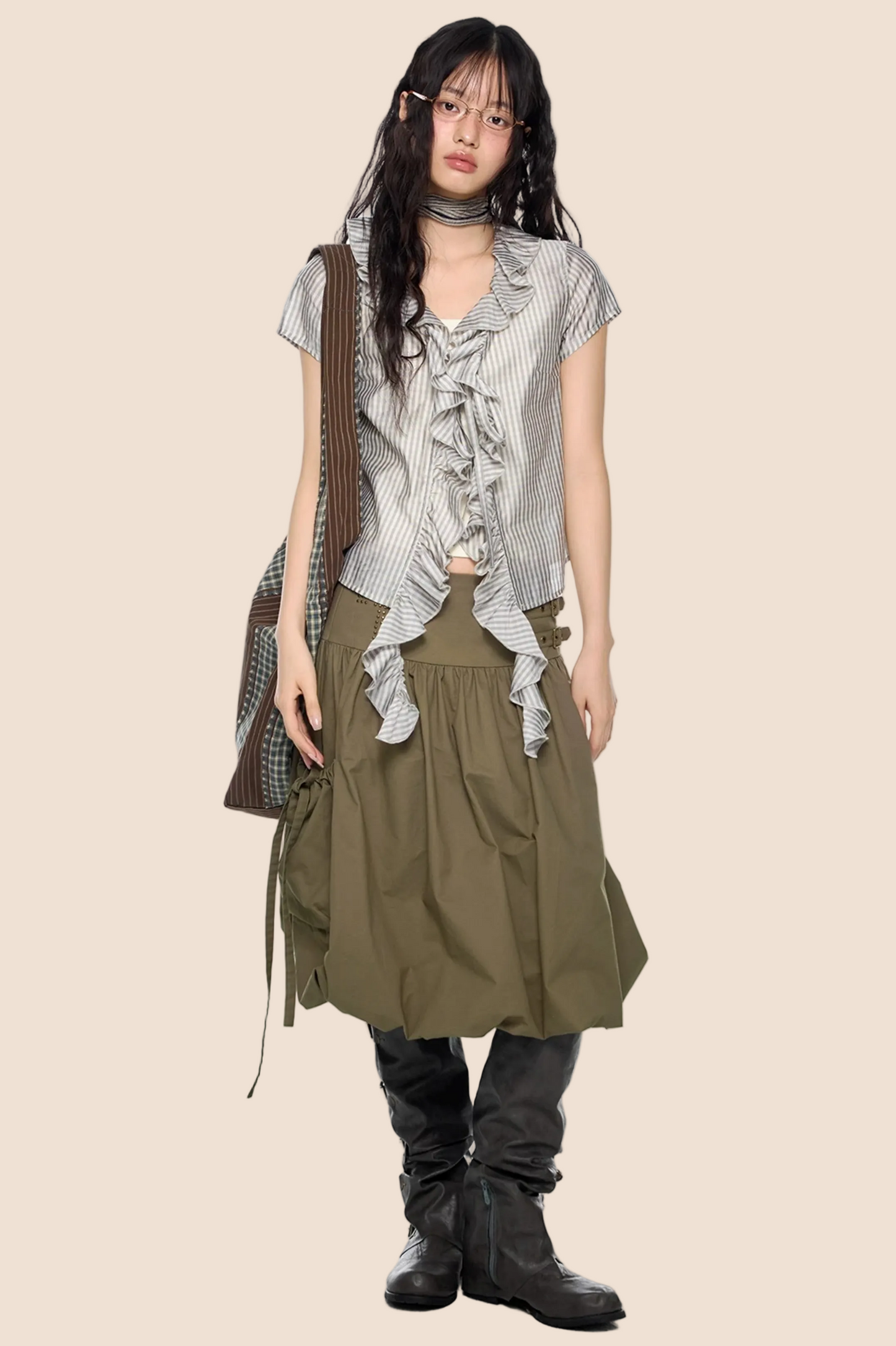 Blusa a quadri con pizzo e scollo a V