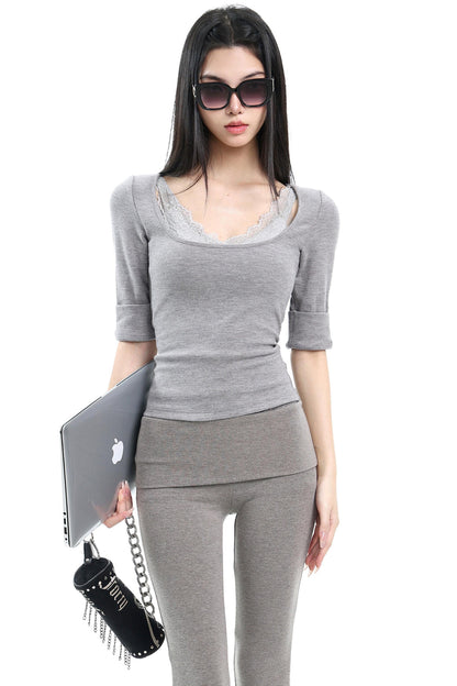 Figurbetontes Oberteil mit Spitzensaum