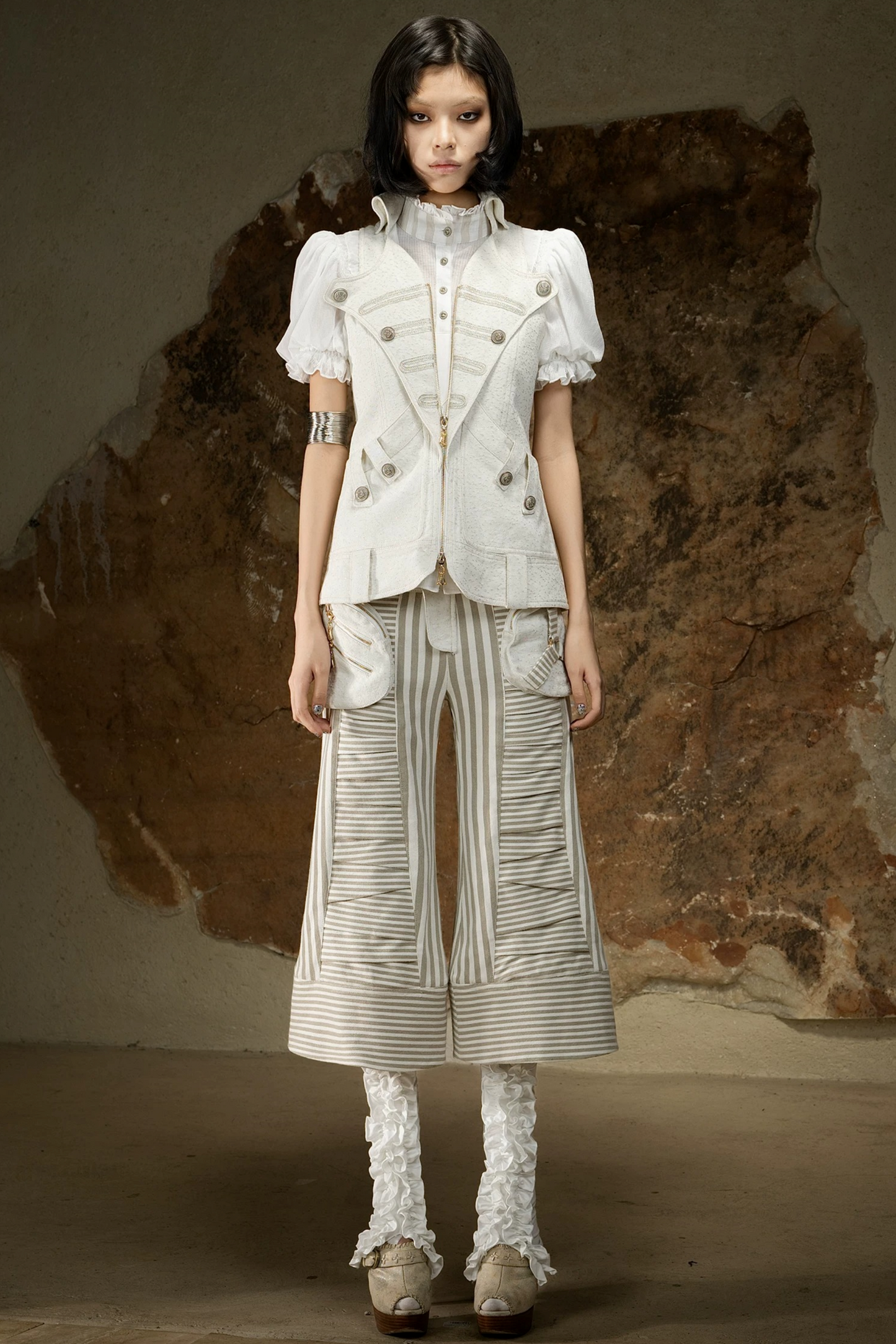 Maglia gotica senza maniche con scollo all’americana