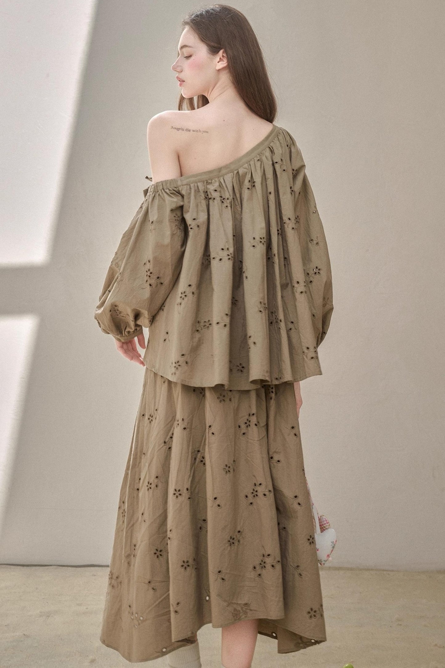 Embroidery Elegant Slanted Shoulder Skirt Set-Up