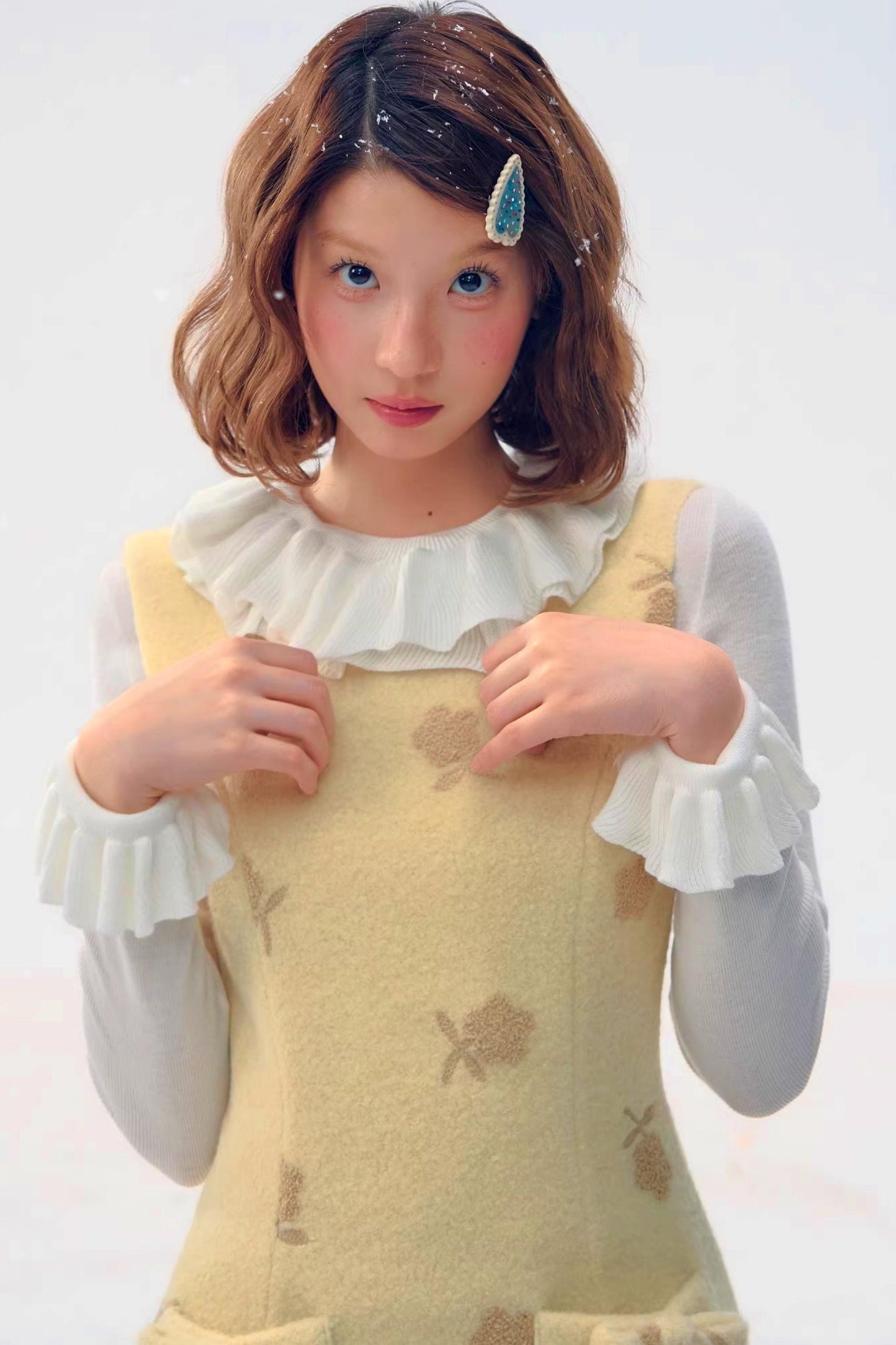 Three-Dimensional Lace Knit Slim Top