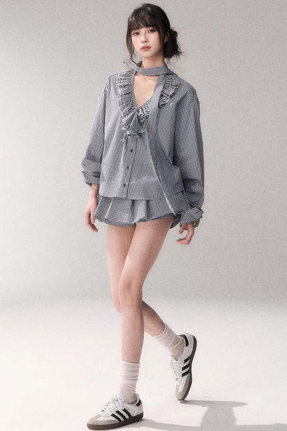 Ensemble chemise à carreaux bleus et dentelle