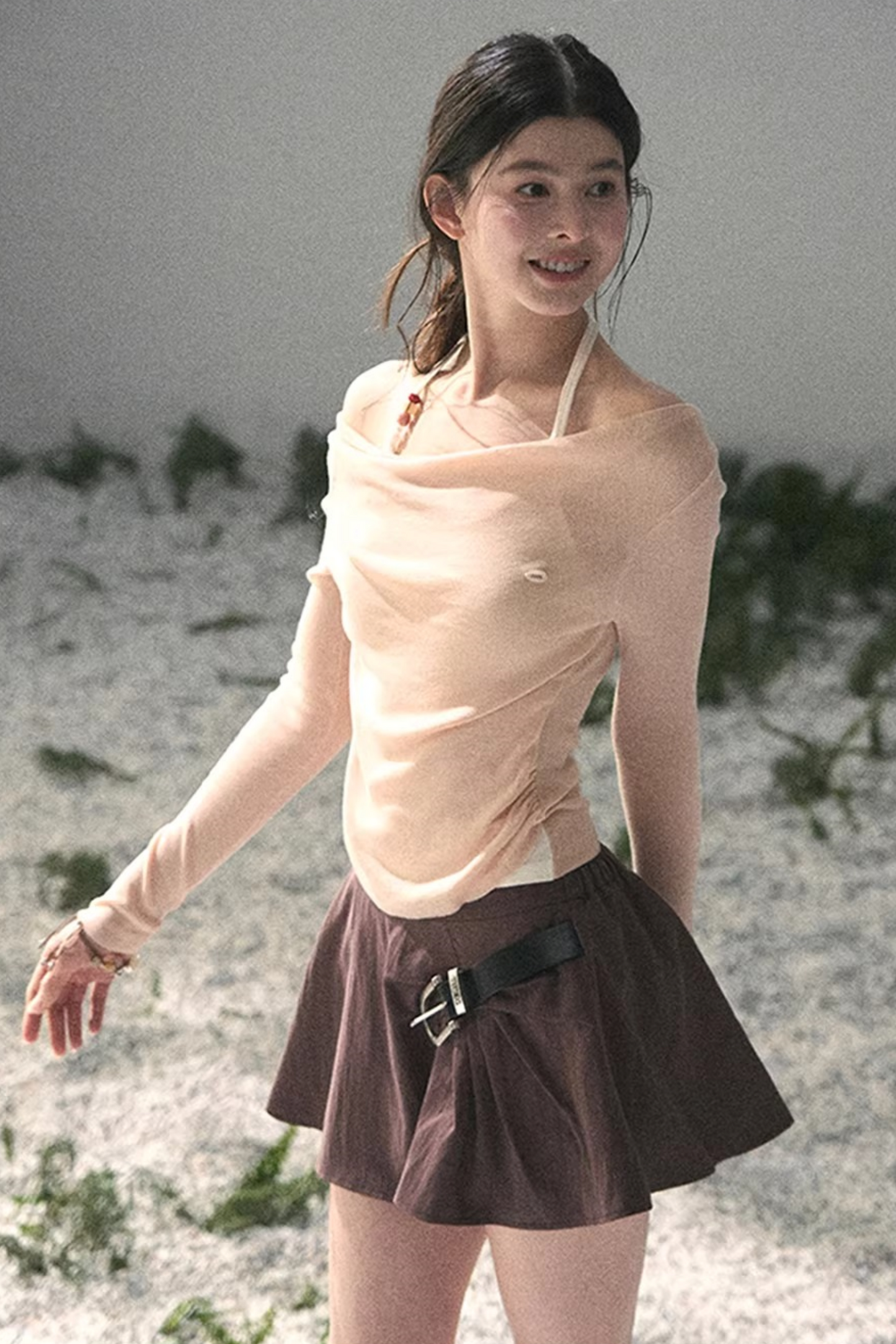 프로스티 숄더 홀터 탑