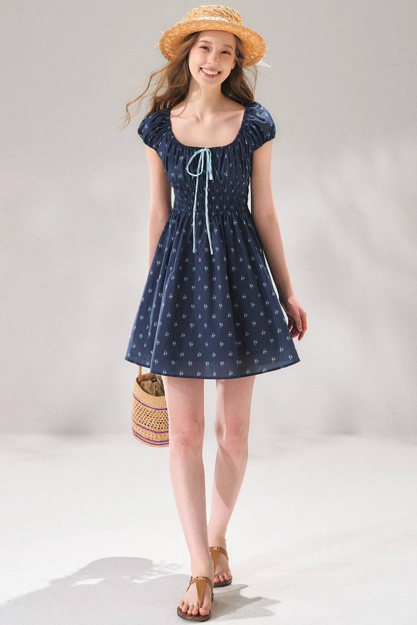Abito floreale blu navy con lacci