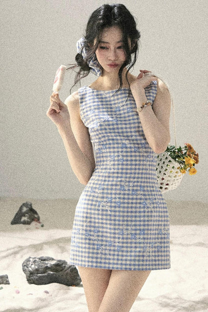 Robe d’été à carreaux avec broderie