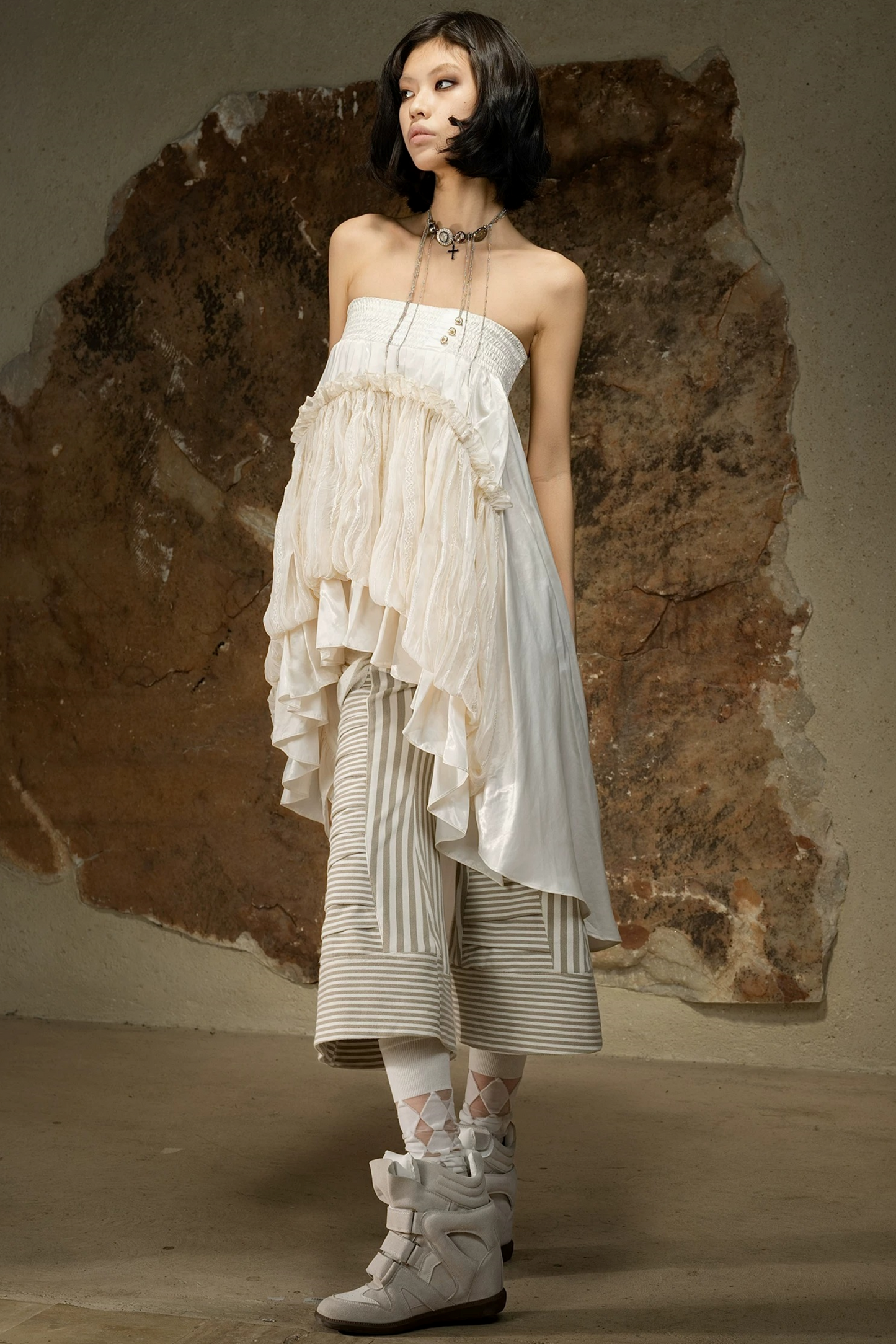 Asymmetrischer Rock mit hoher Taille
