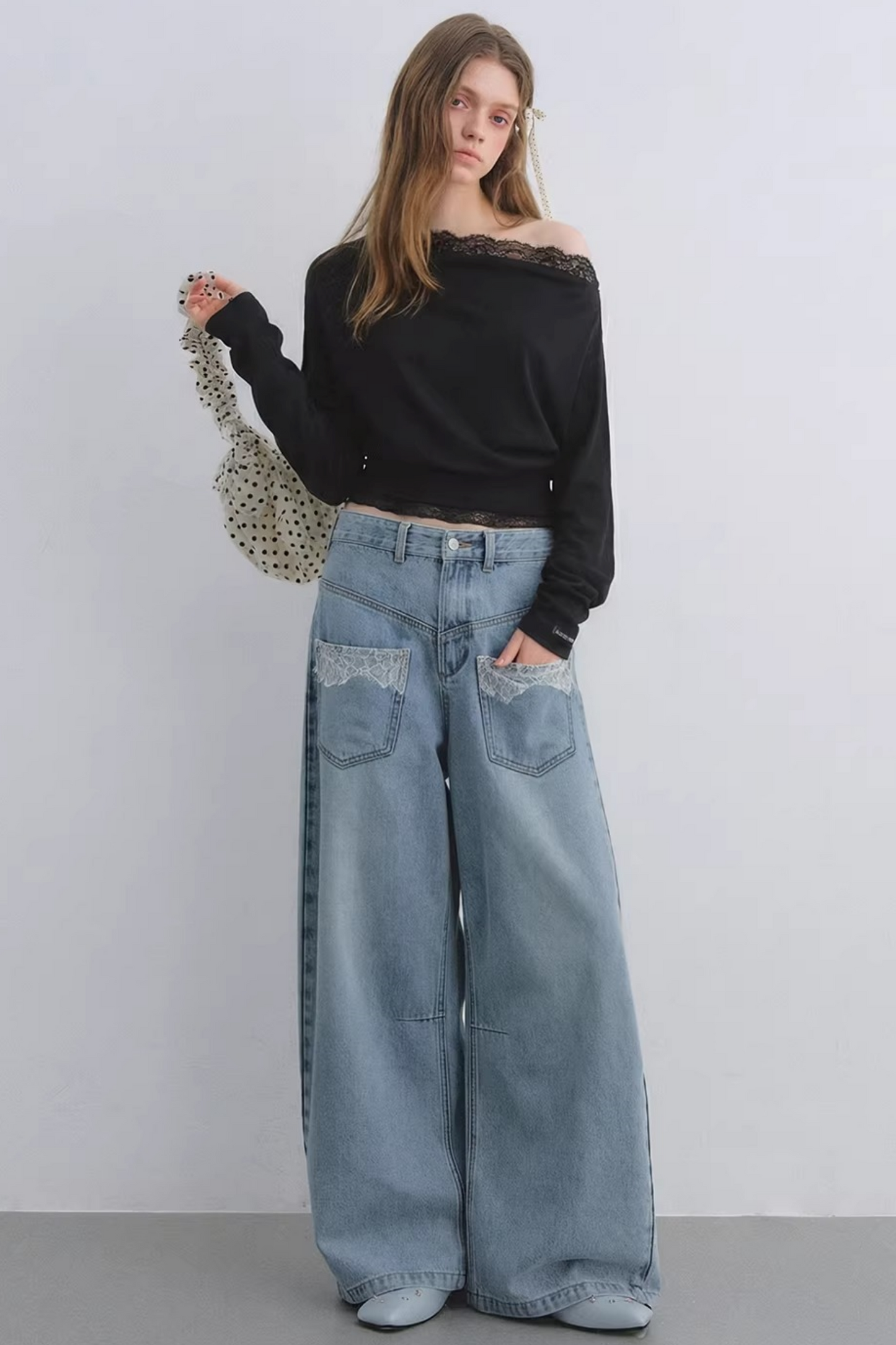 Off-Shoulder-Top mit Spitzeneinsatz