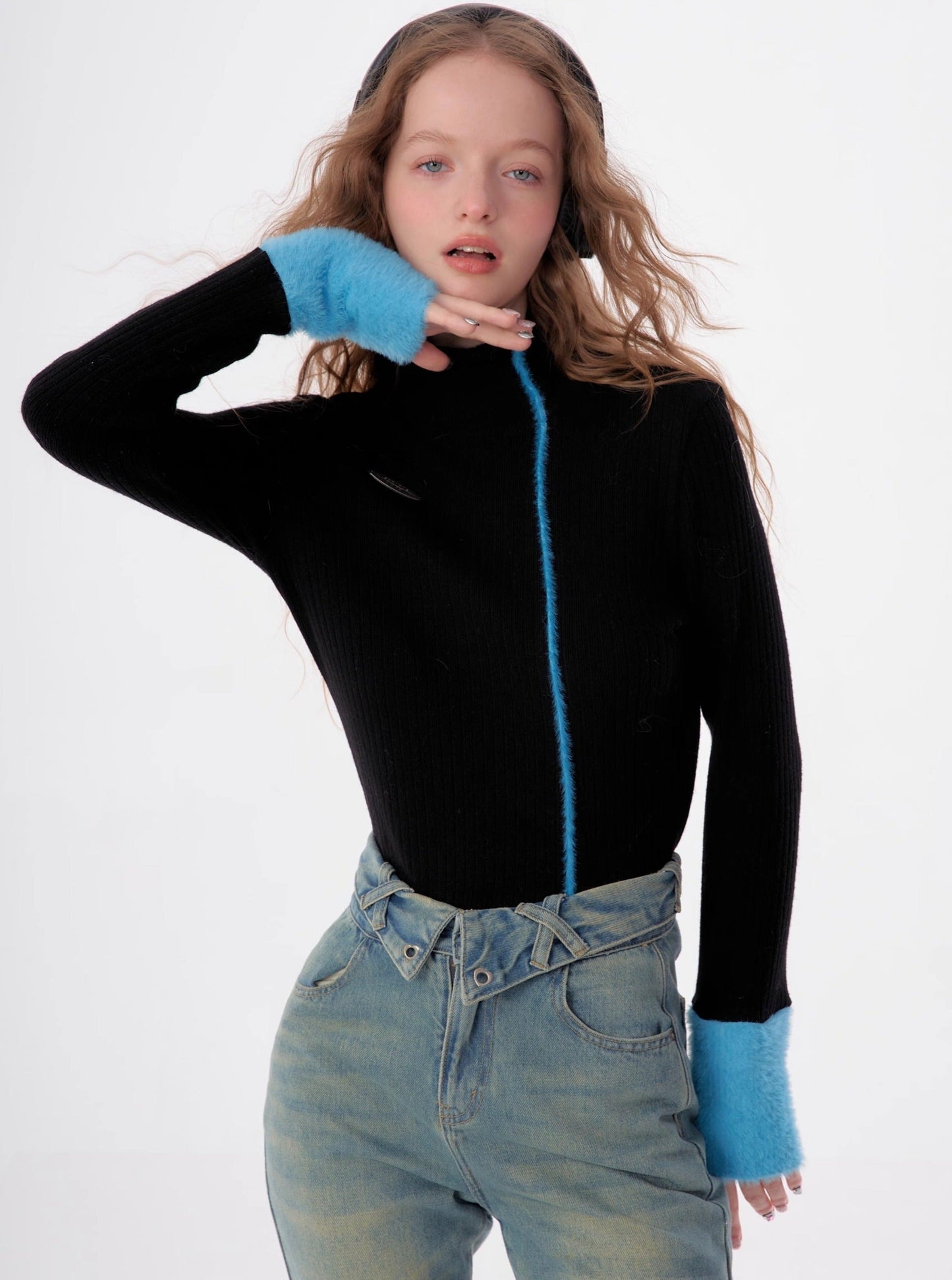 Slim turtleneck knitted top