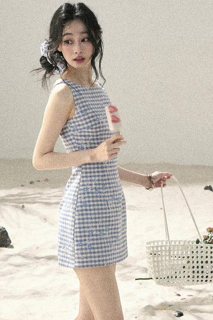 Robe d’été à carreaux avec broderie