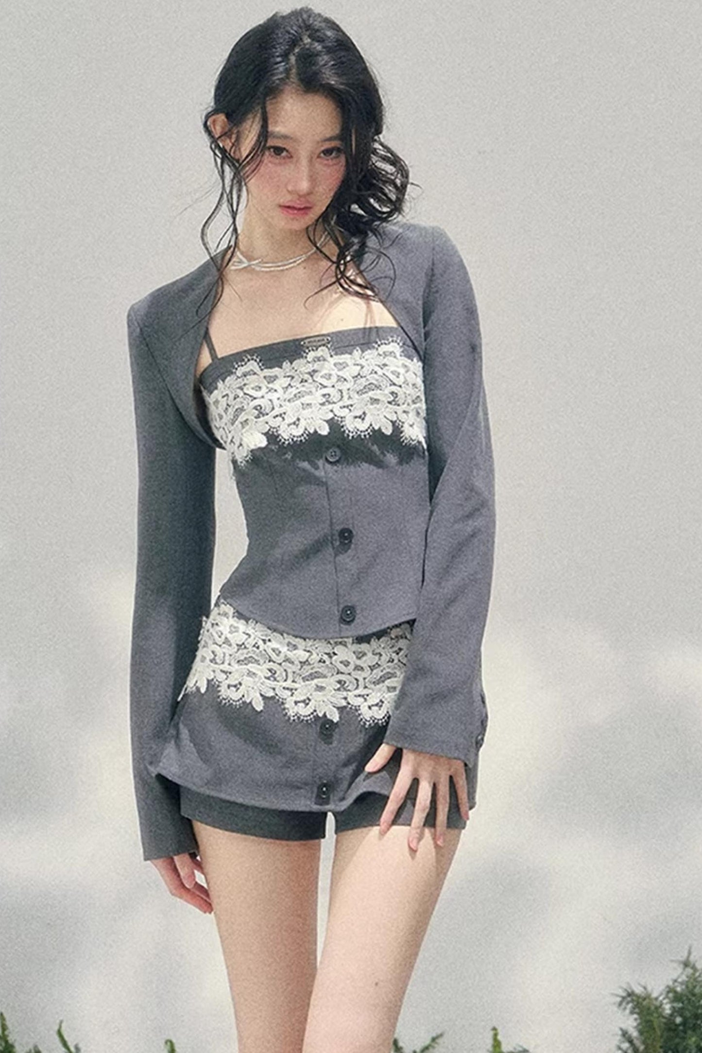 Eye-Catching Lace Spring Vest Set-Up