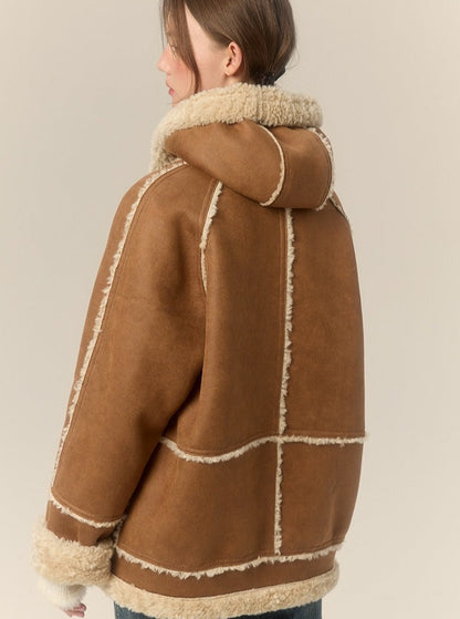 Pelzjacke mit Kapuzenhornschnalle