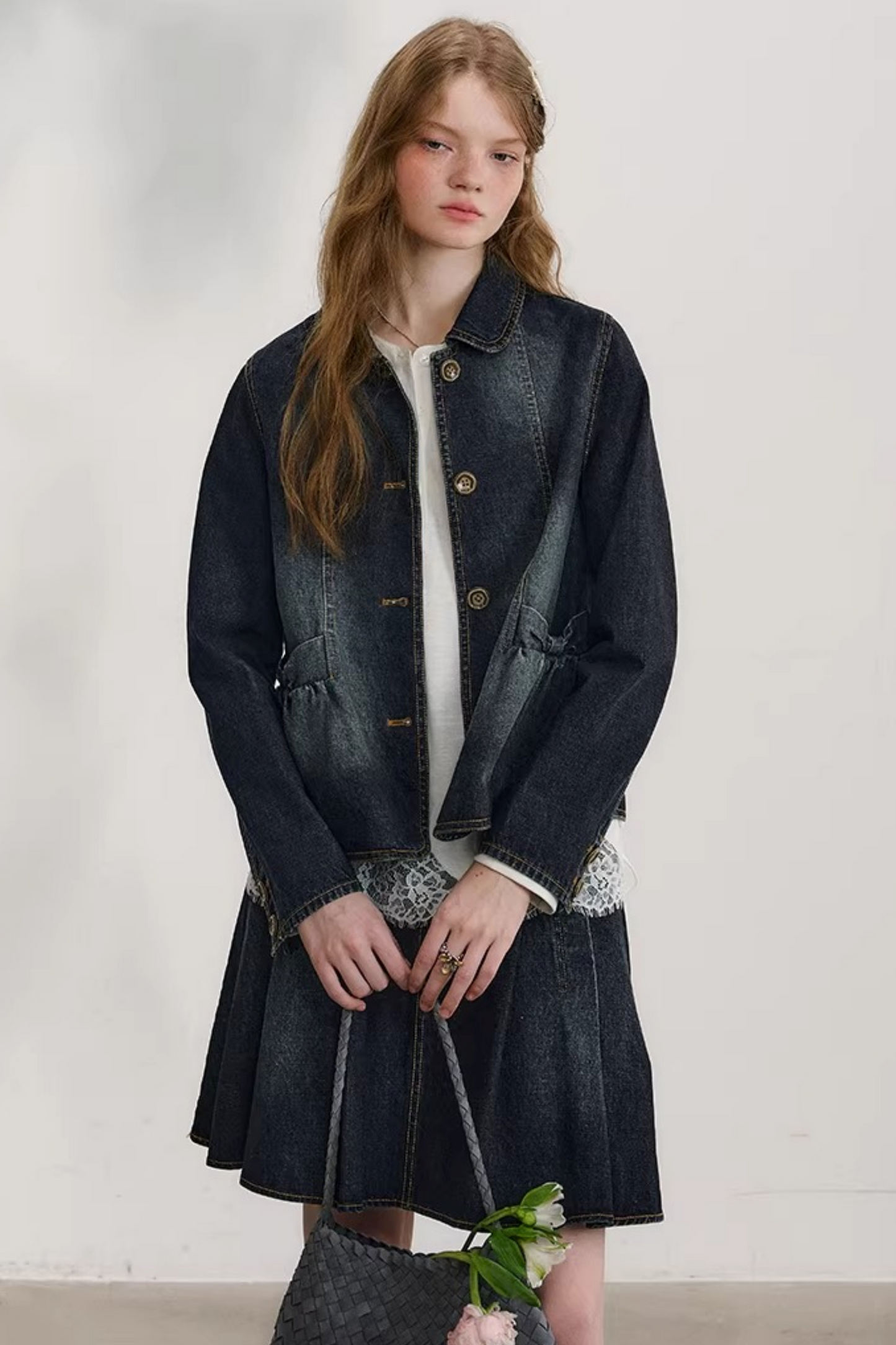 Swaying Silhouette Lace Top