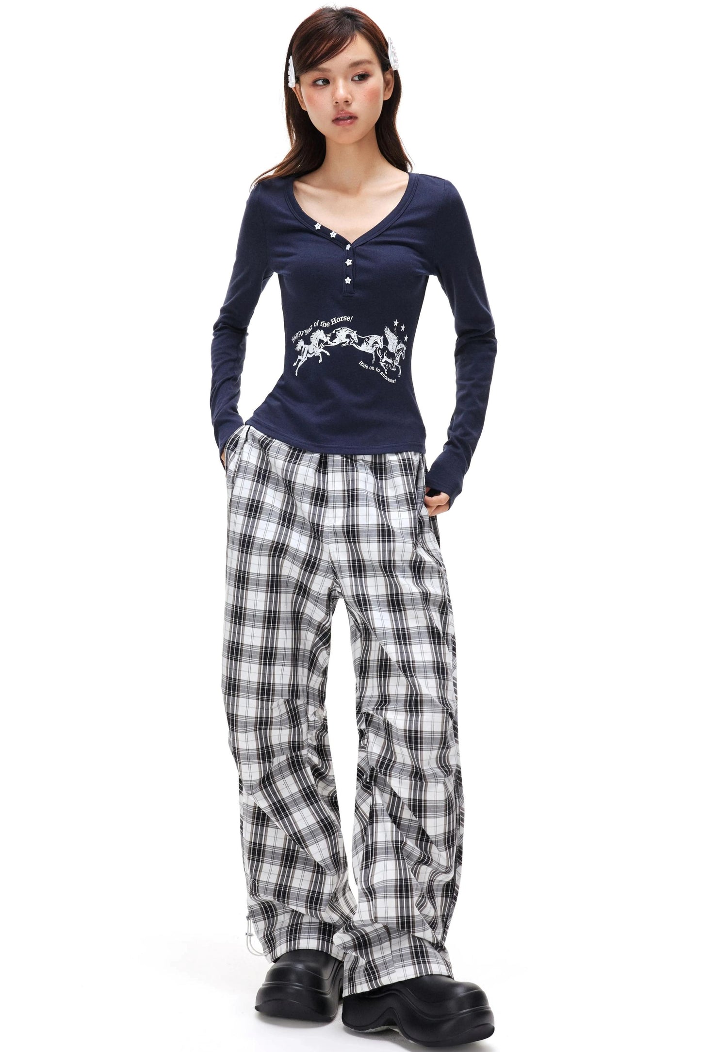 Star Shell Button Knitted Top