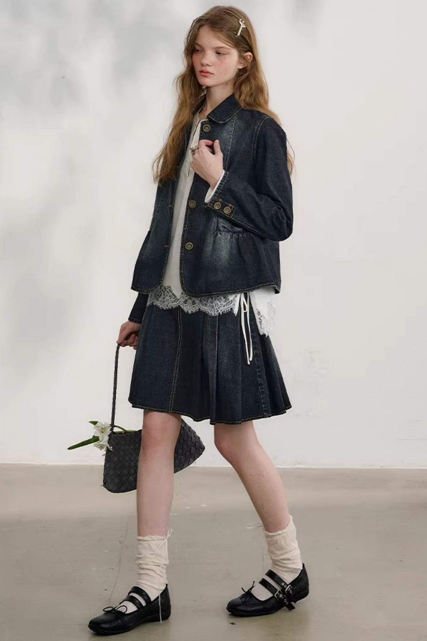 Swaying Silhouette Lace Top