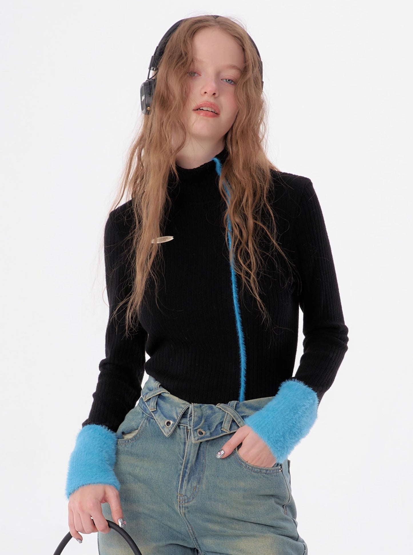 Slim turtleneck knitted top