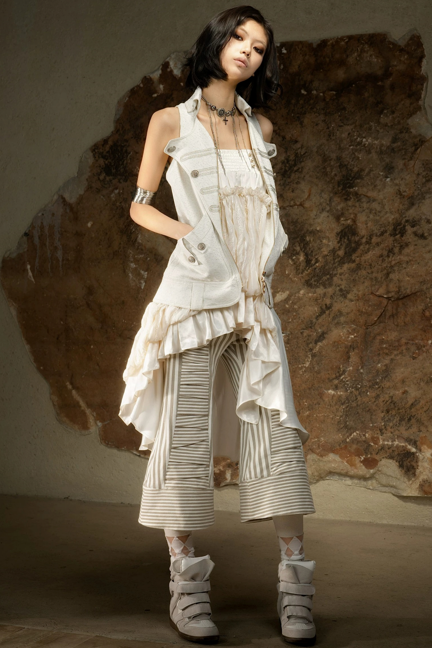 Maglia gotica senza maniche con scollo all’americana