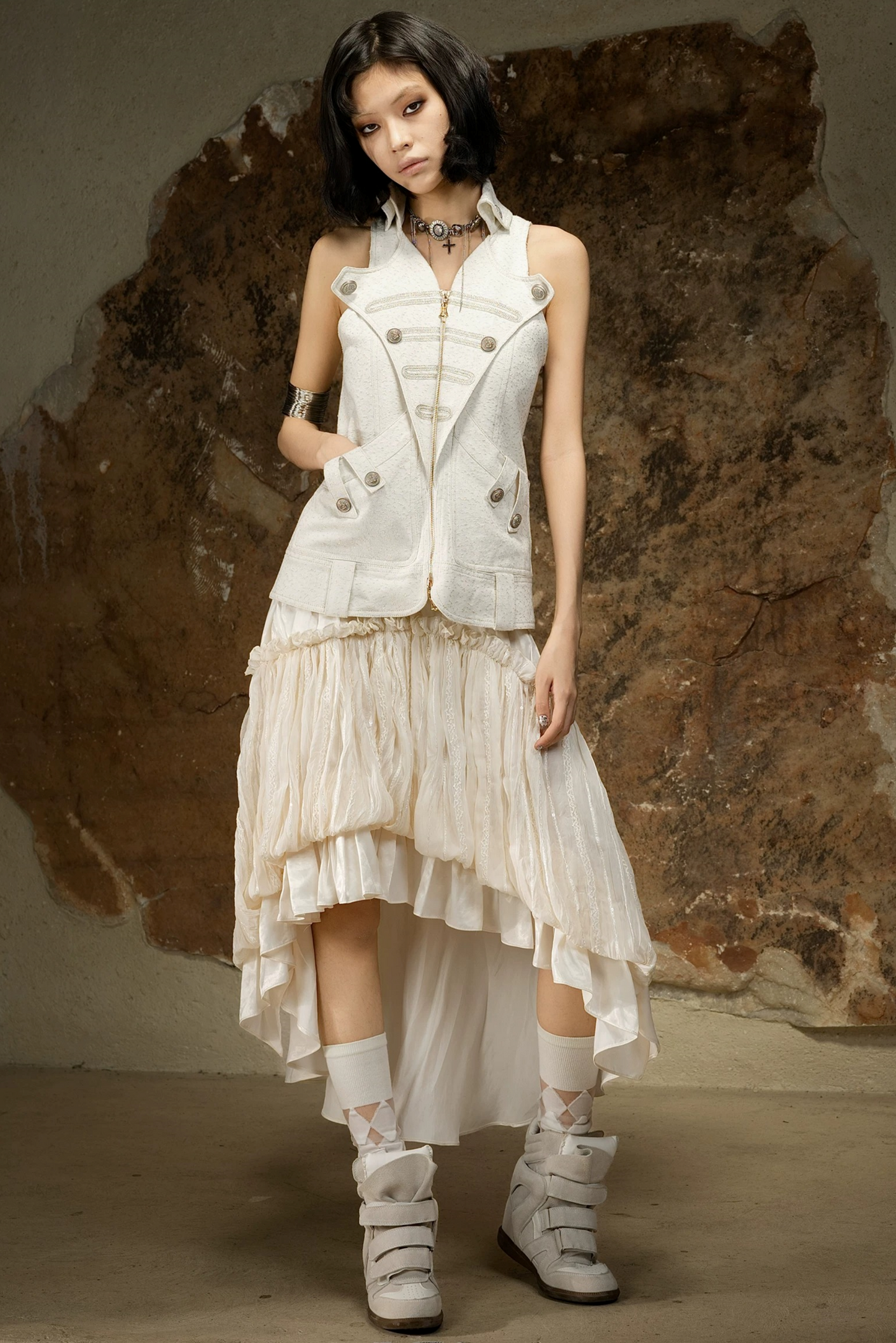 Asymmetrischer Rock mit hoher Taille