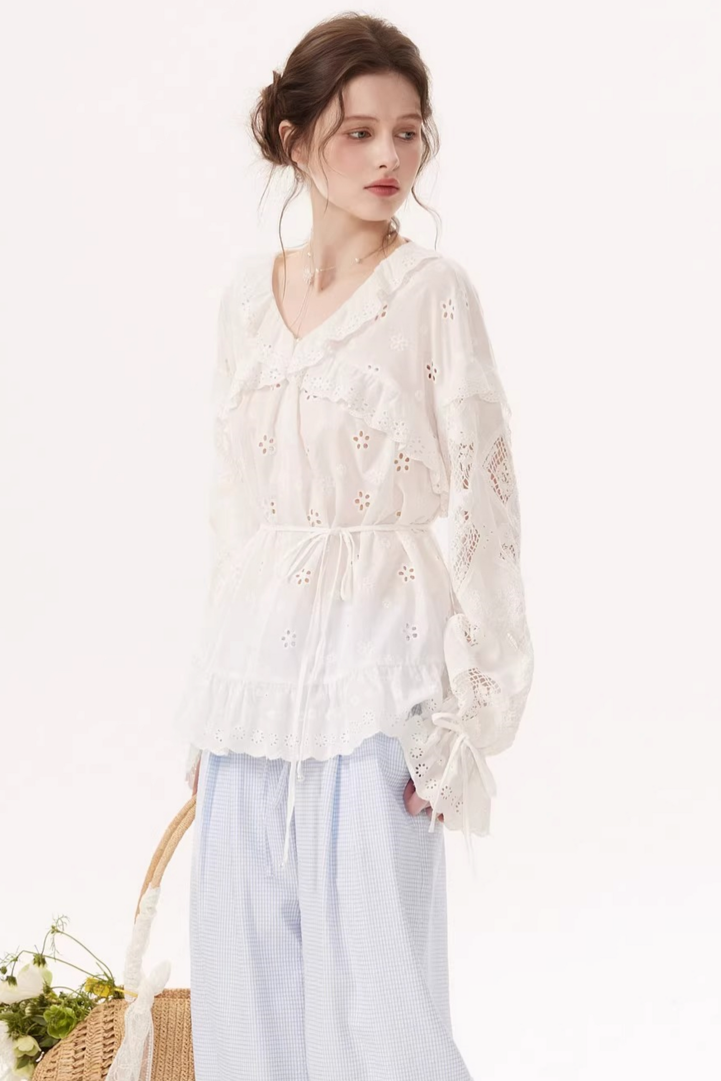 Blusa bordada con mangas farol