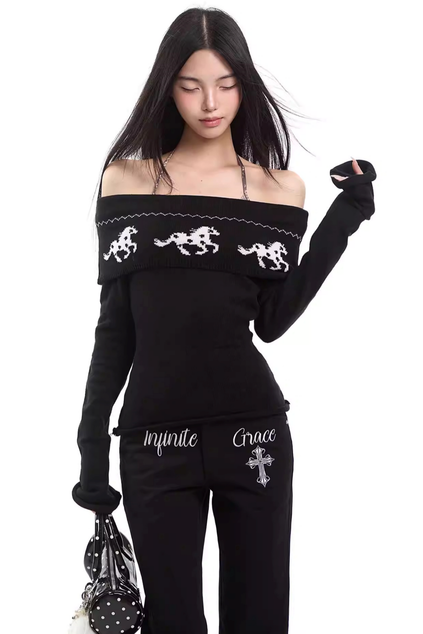 Schwarzer Strickpullover mit schulterfreiem Design