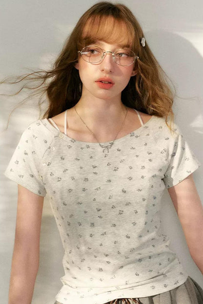 T-shirt con Scollo Asimmetrico e Stampa Floreale