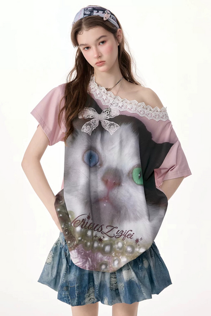 Weit geschnittenes T-Shirt mit Katzenprint und Spitzenkragen
