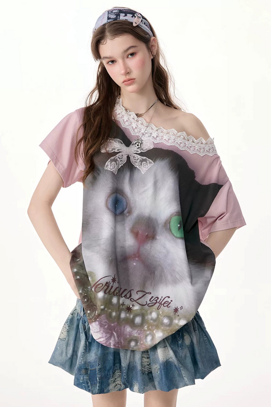 Weit geschnittenes T-Shirt mit Katzenprint und Spitzenkragen