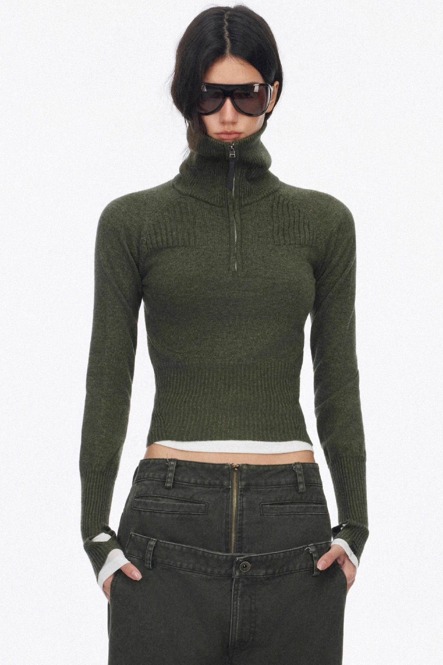 Half-Turtleneck Zip-Up Knitted Design Top
