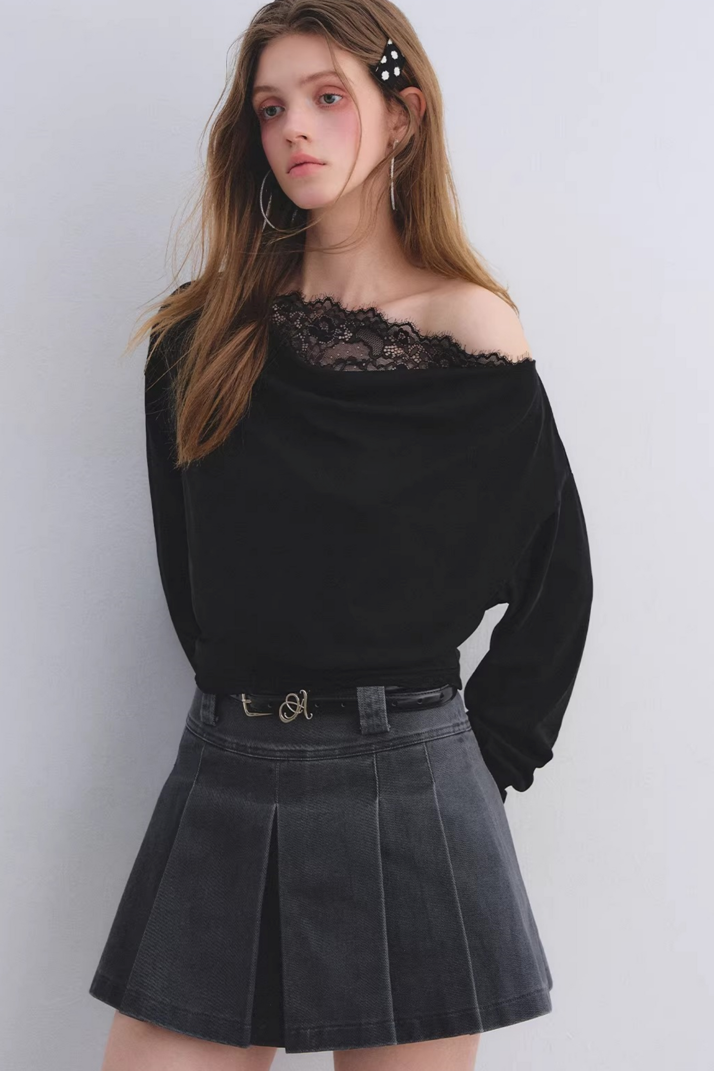 Off-Shoulder-Top mit Spitzeneinsatz