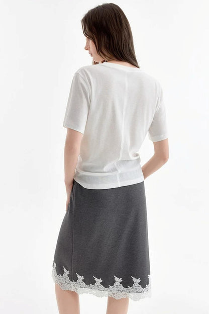 Simple and Atmospheric White T-Shirt