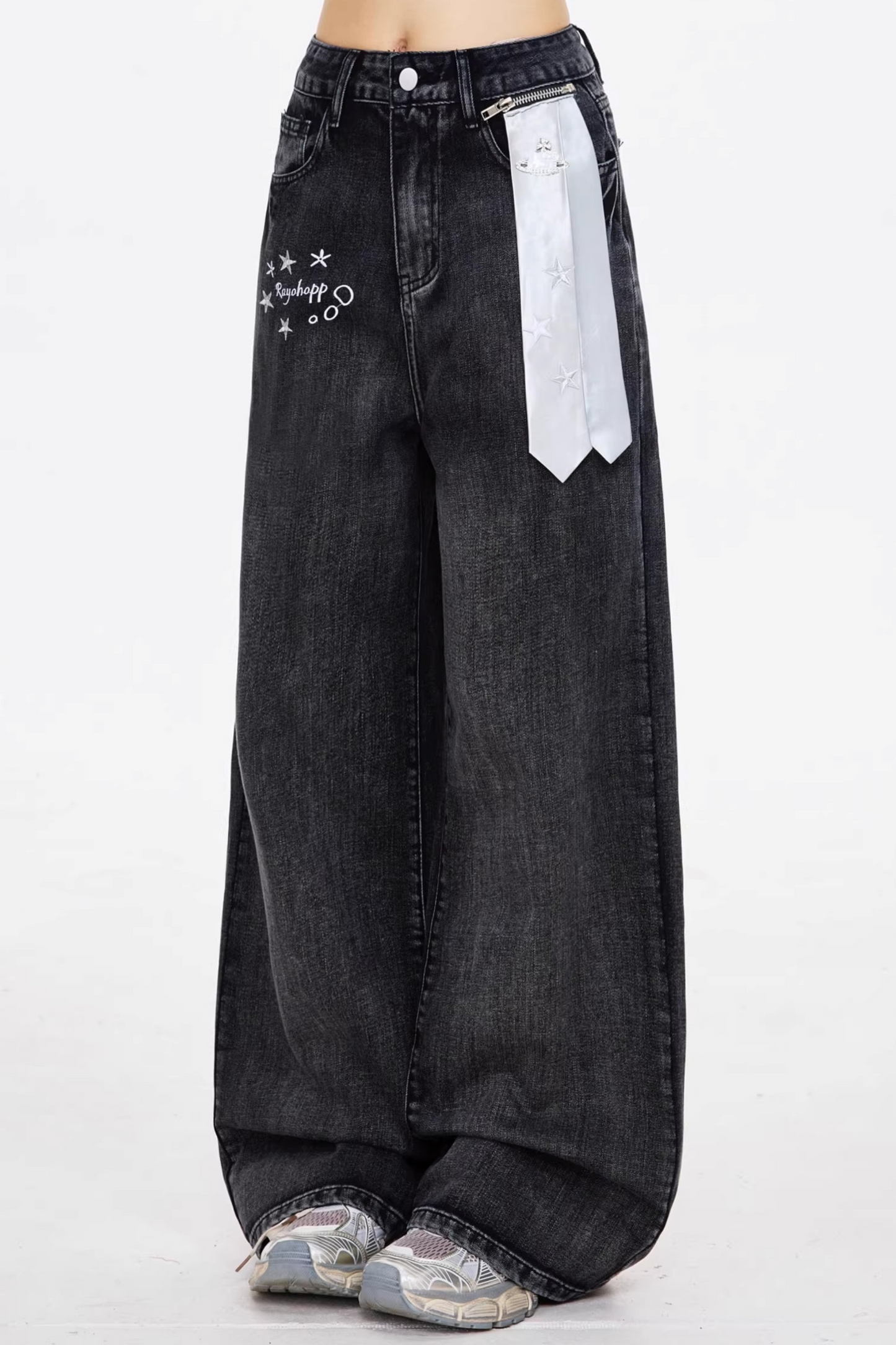 Retro Distressed Embroidered Jeans