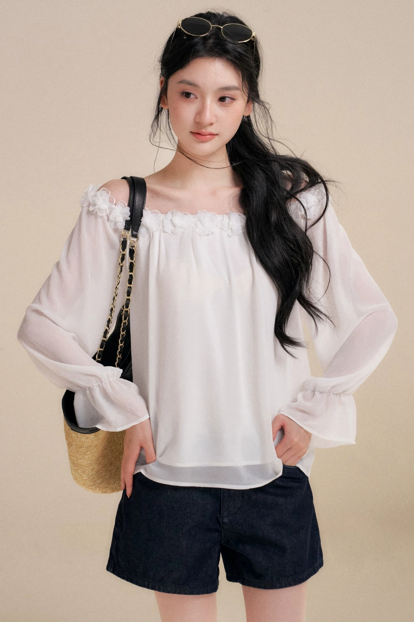Blusa de gasa con flores tridimensionales