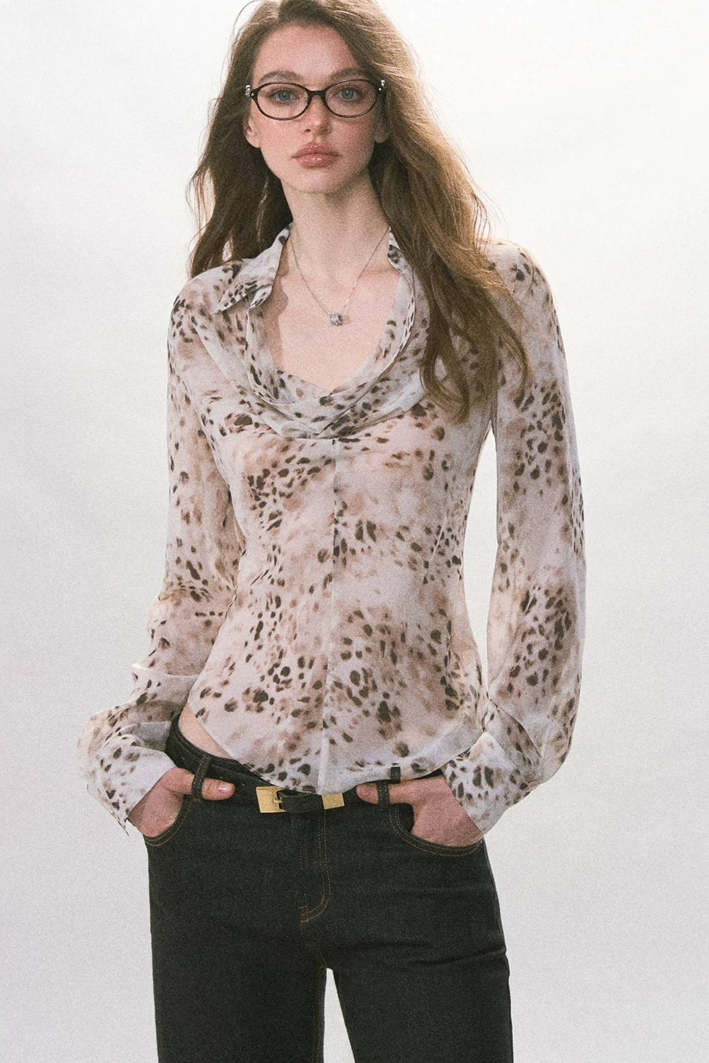Hellfarbenes gepunktetes Slim-Fit-Chiffon-Oberteil