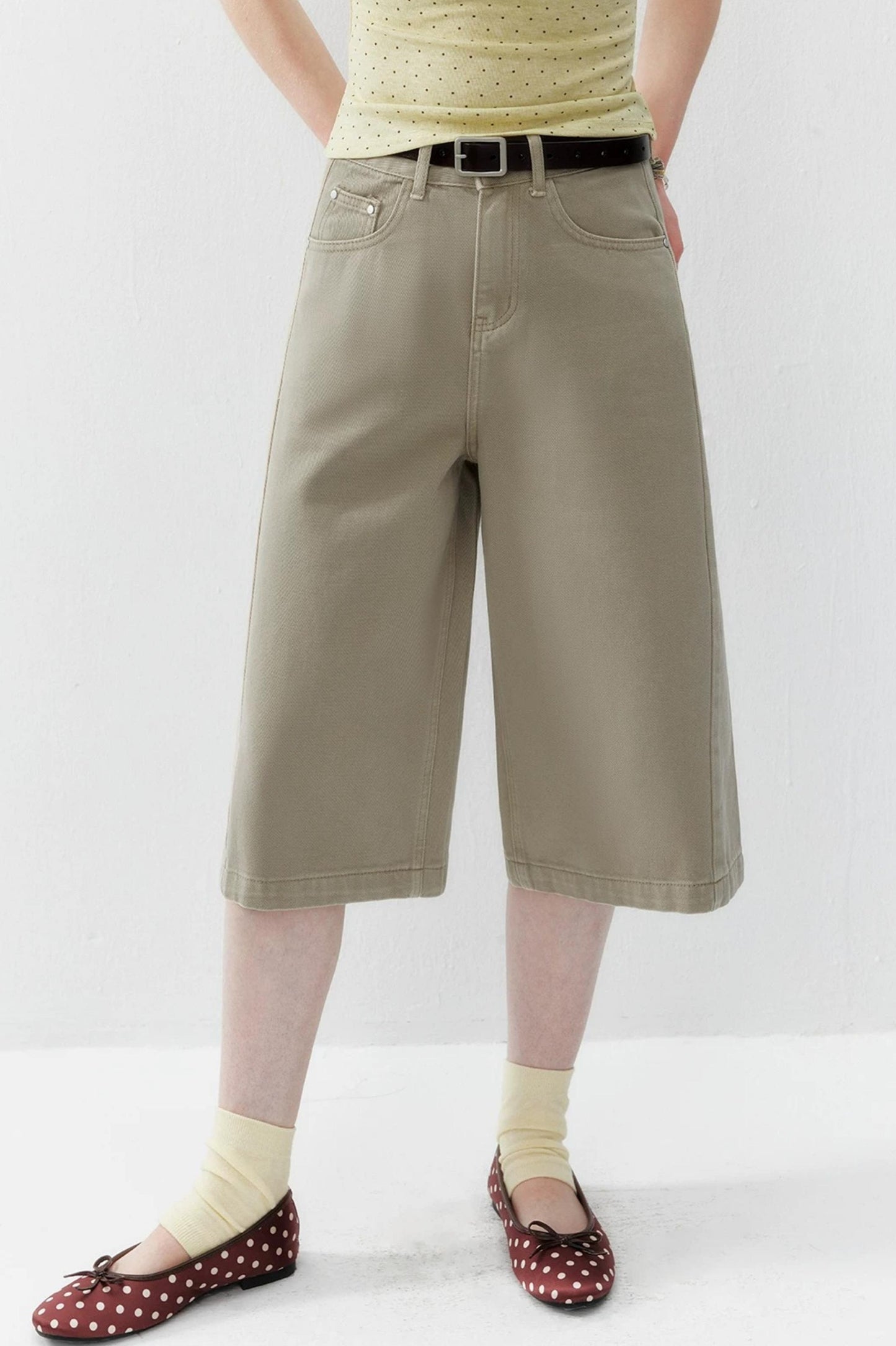 Khakifarbene Baumwollshorts mit geradem Bein