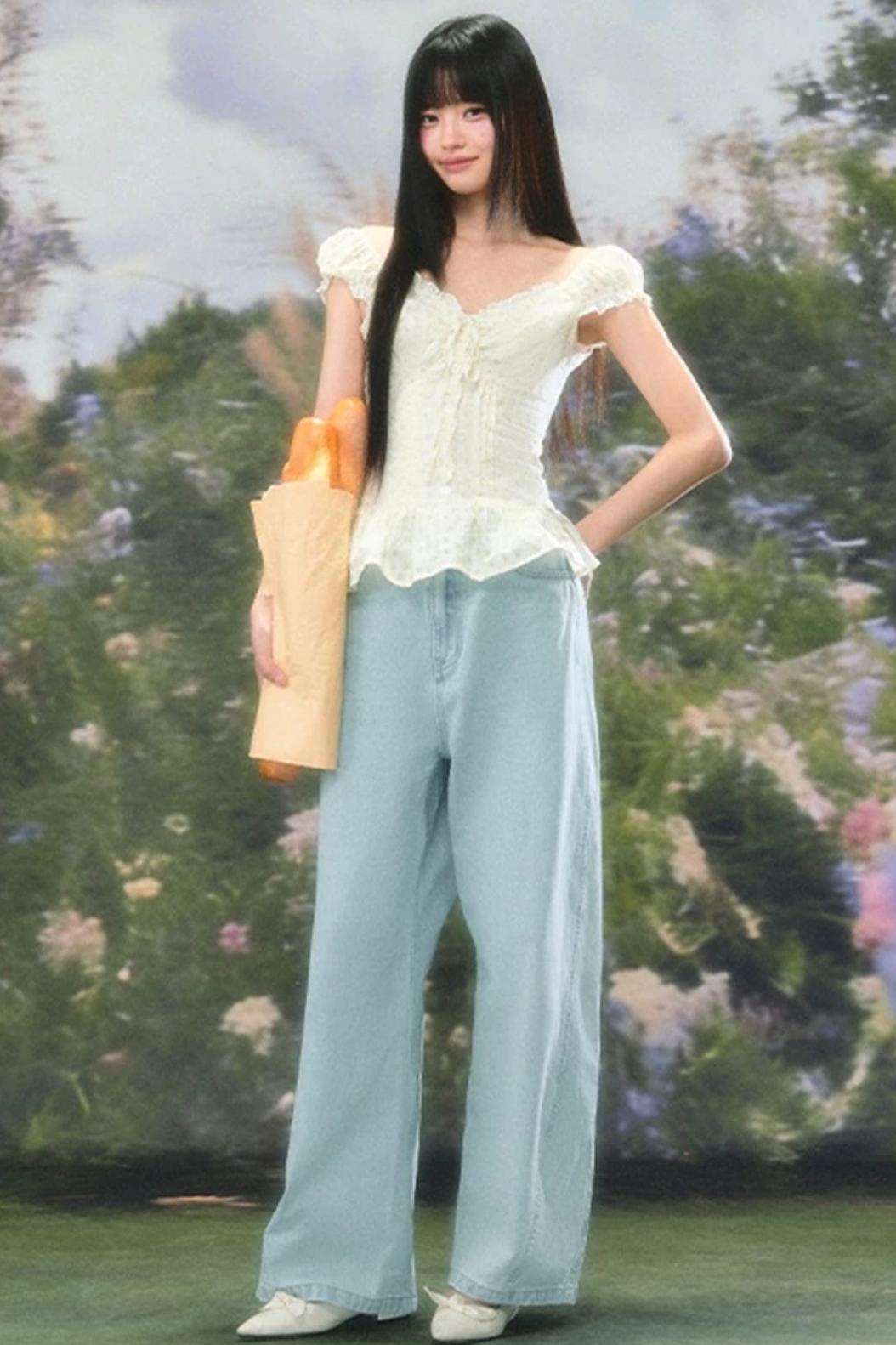 Completo con blusa floreale a scollo quadrato