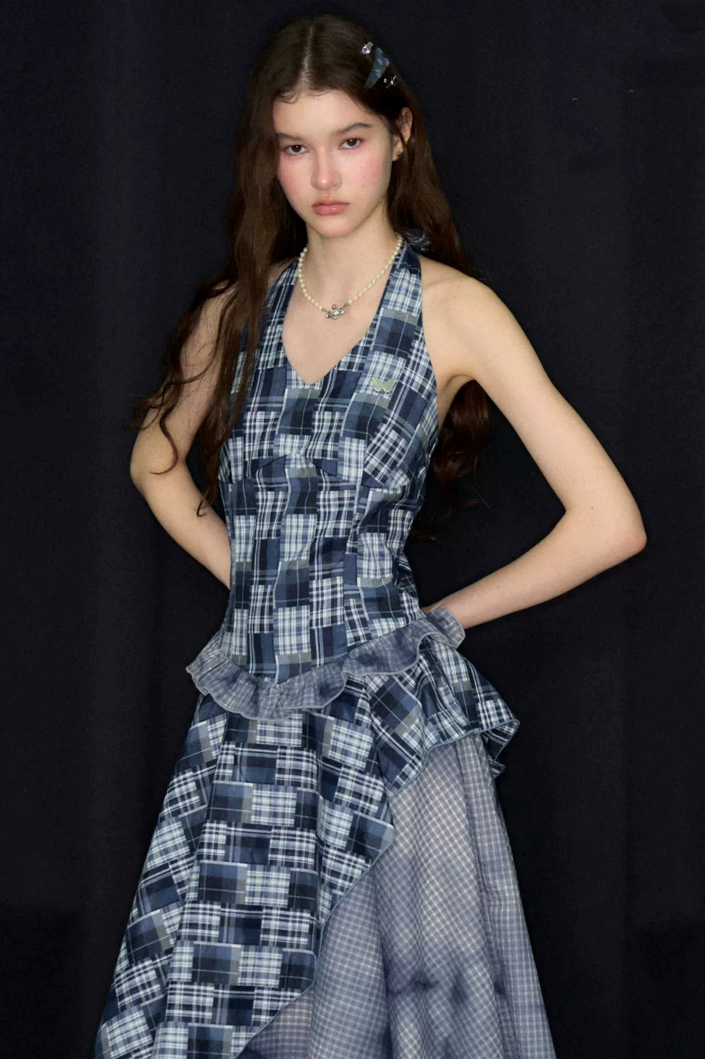 Blau kariertes asymmetrisches Neckholder-Kleid ohne Ärmel