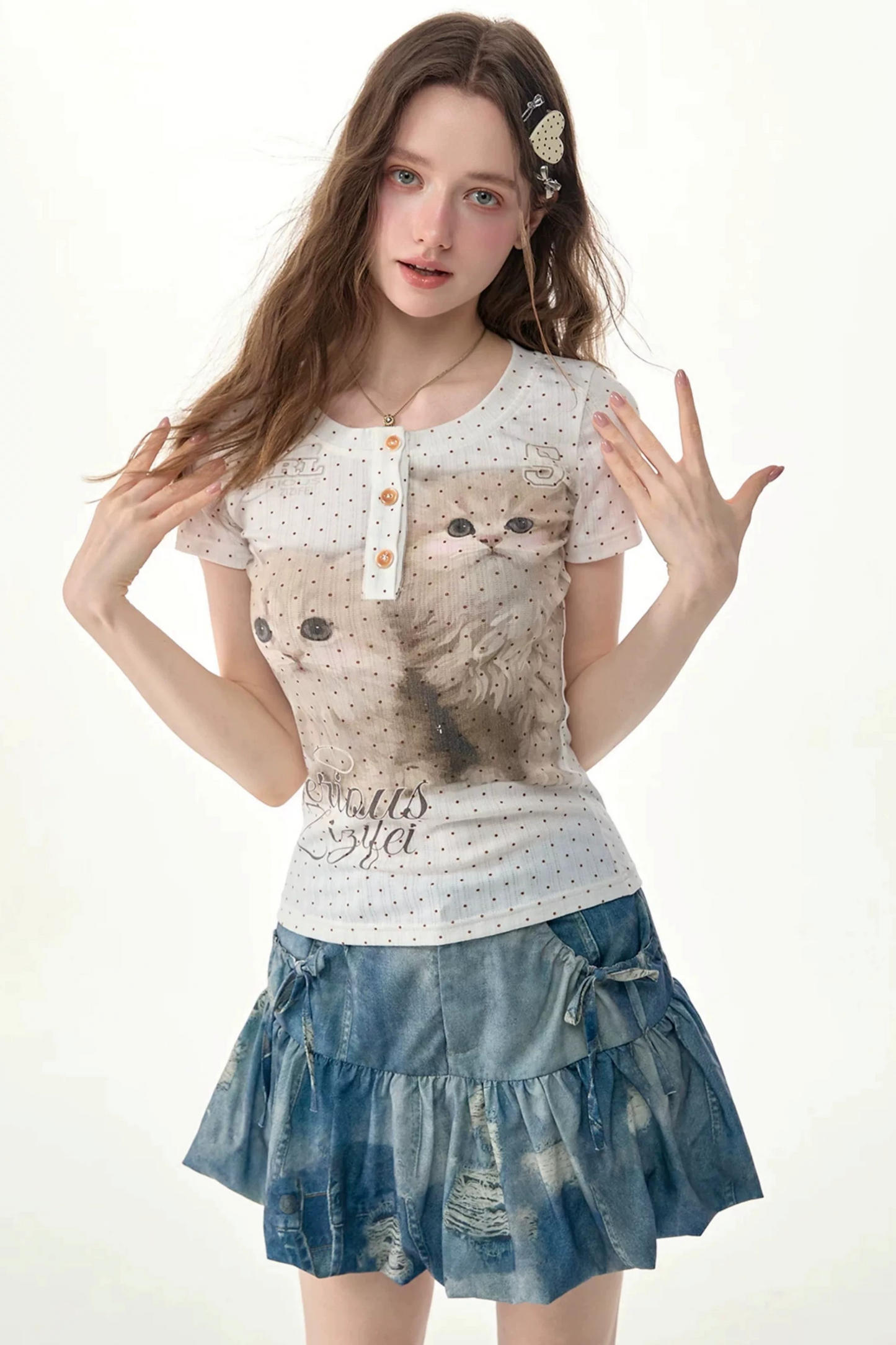 Schmal geschnittenes Oberteil mit Polka-Dots und Katzenprint