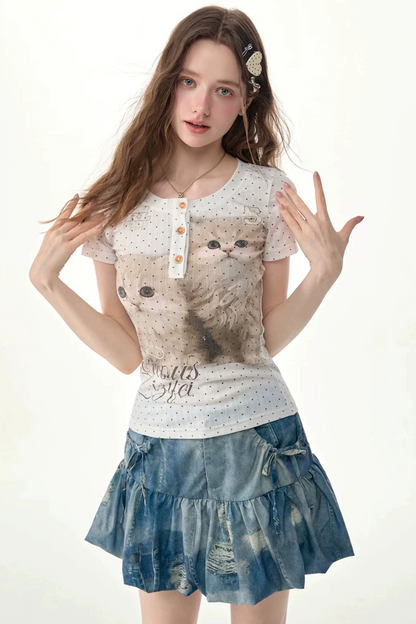 Schmal geschnittenes Oberteil mit Polka-Dots und Katzenprint
