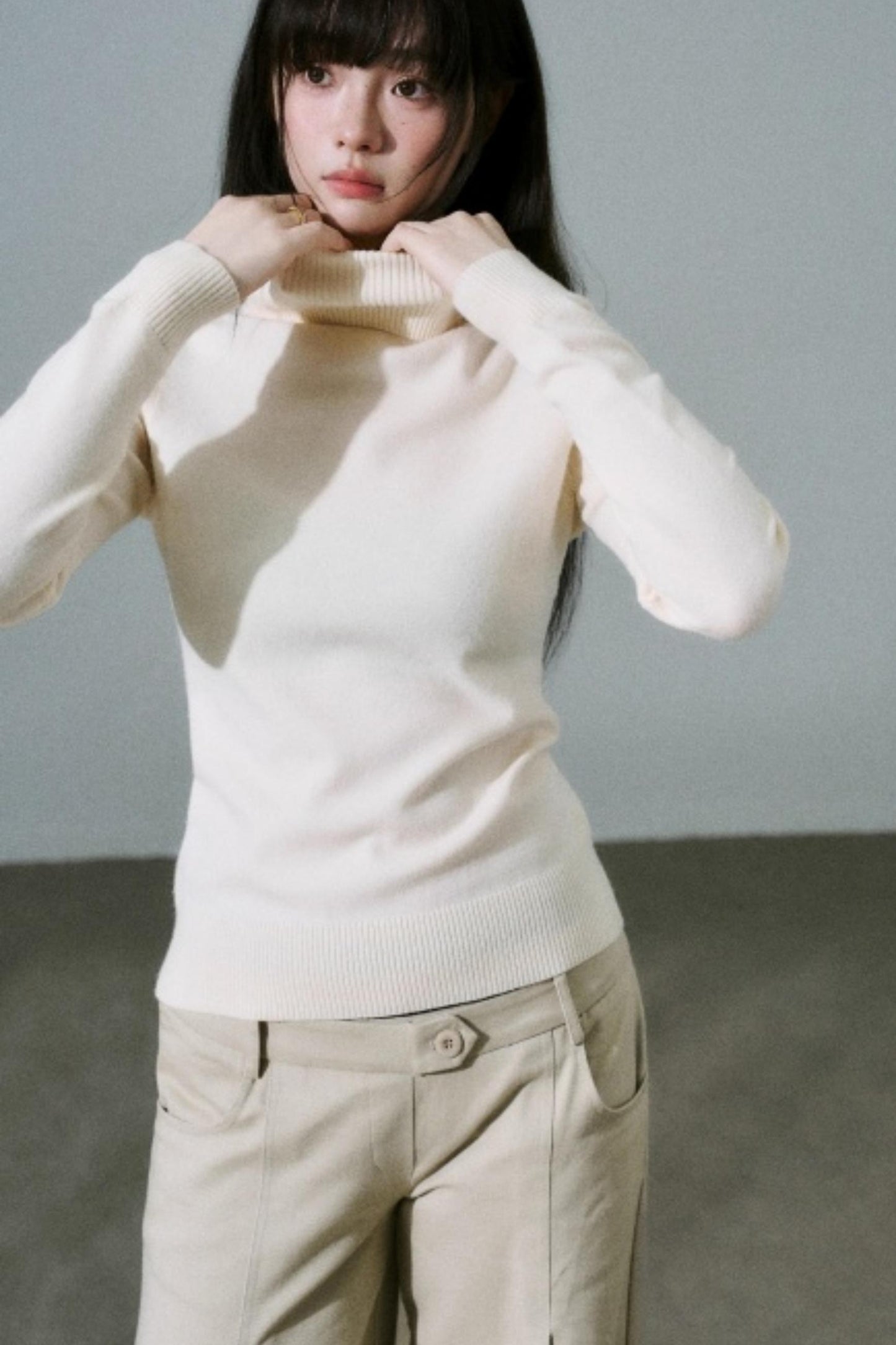 Versatile Elastic Turtleneck Sweater