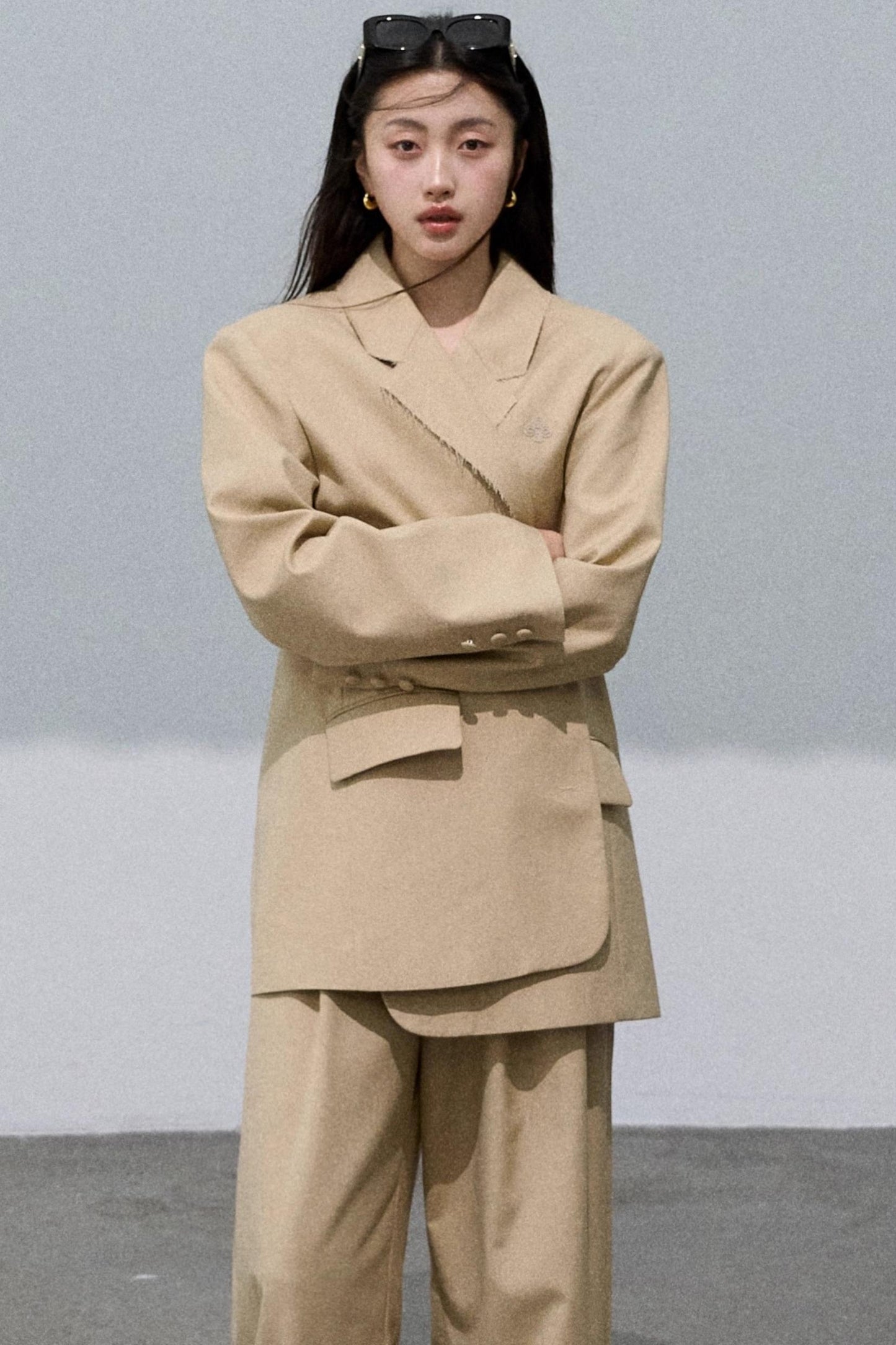 Wide-Shouldered Textured Khaki Short Jacket