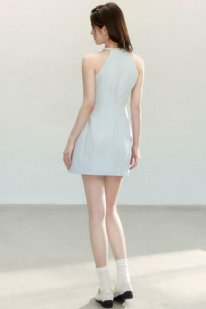 Elegante abito blu con scollo all’americana