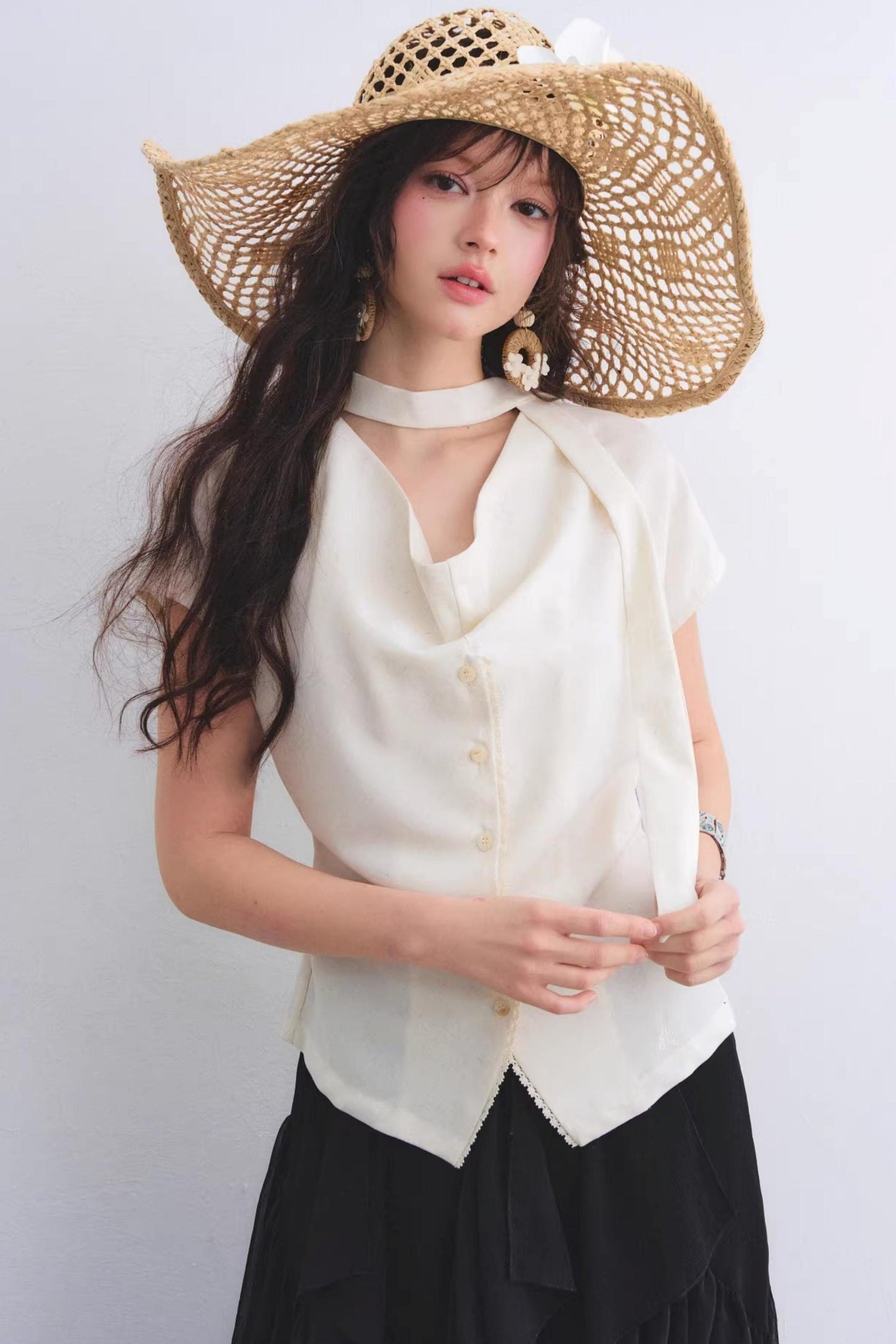 Leinenoberteil mit Schleifenband und Spitze