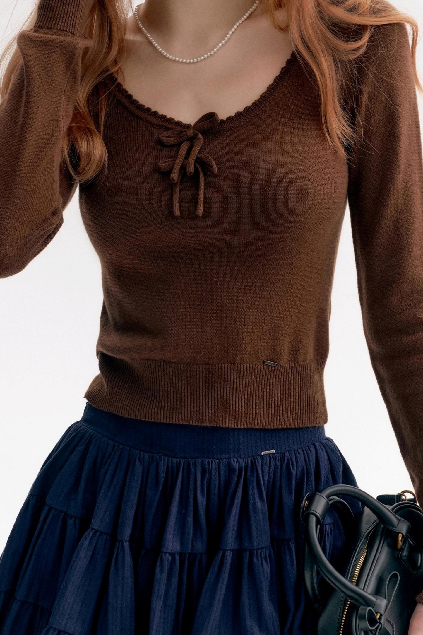 Bow Wavy Lace U-Neck Slim Top