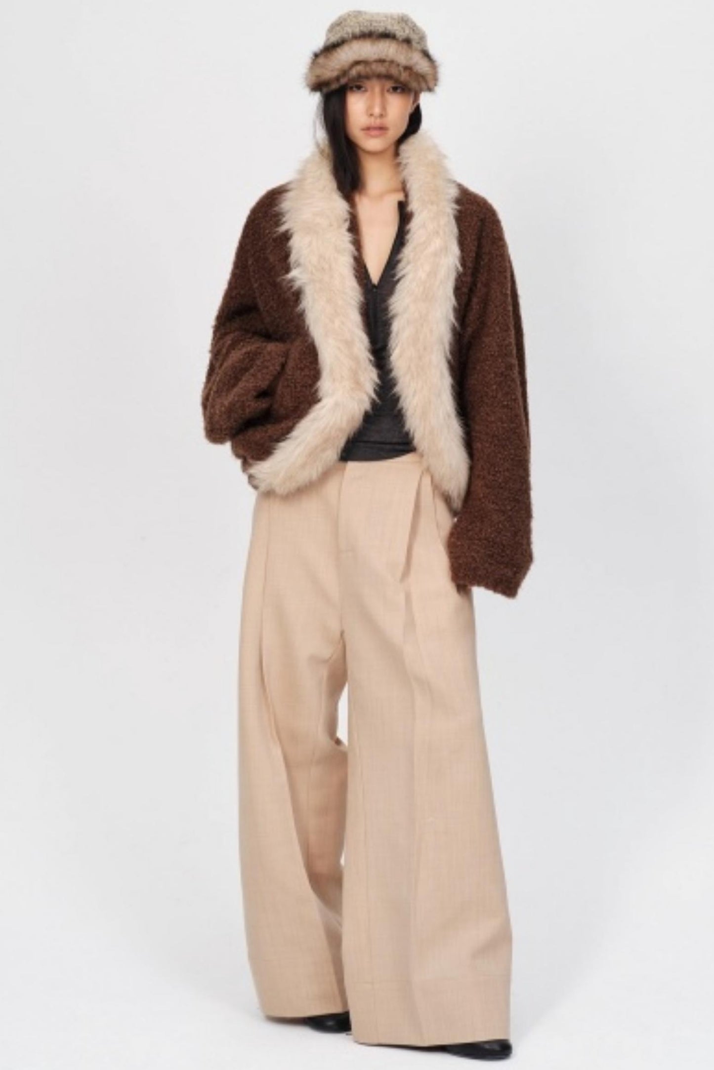 Pleated Low Rise Wide-Leg Pants